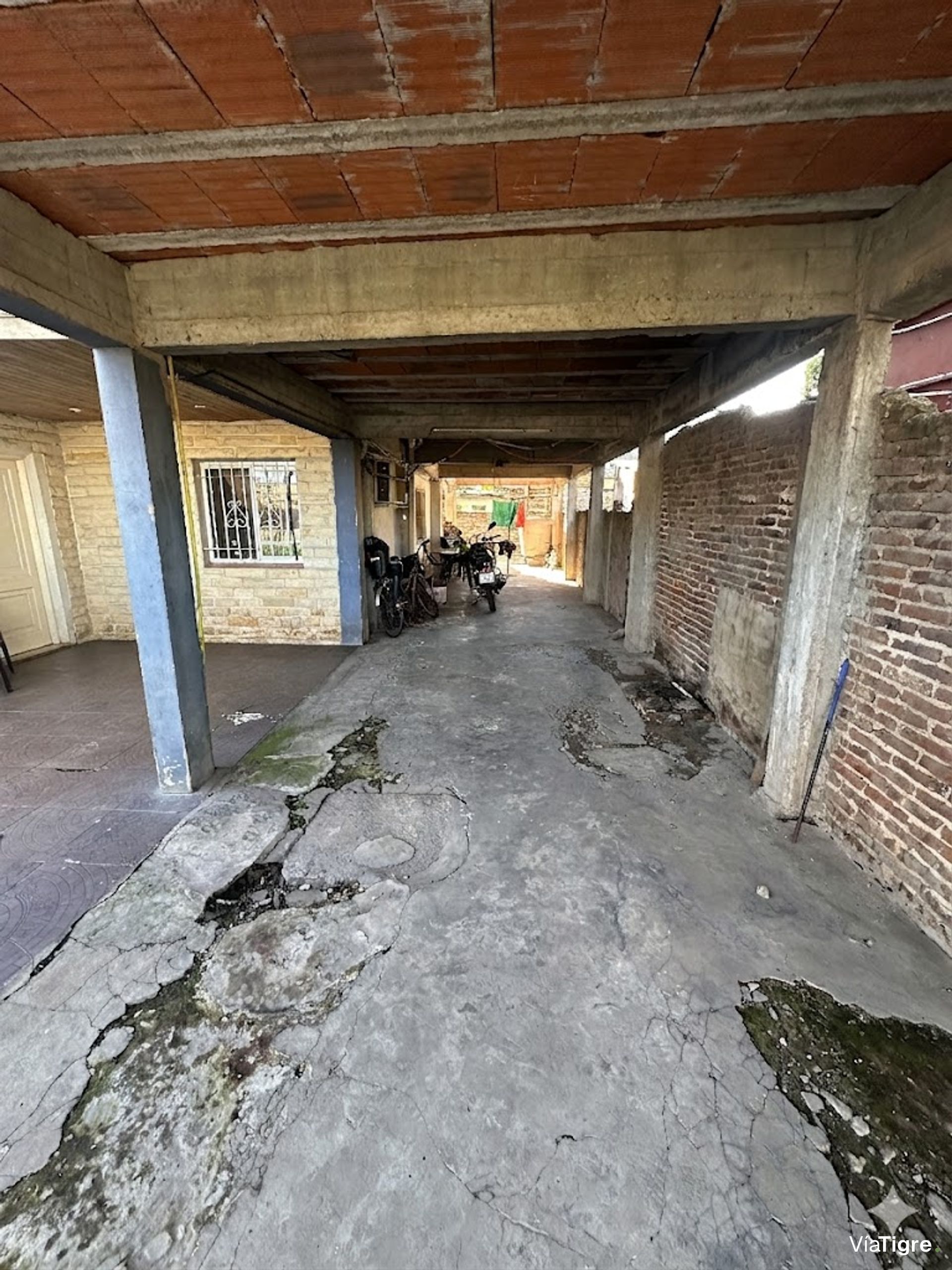 Casa con dpto independiente en el Talar en VENTA