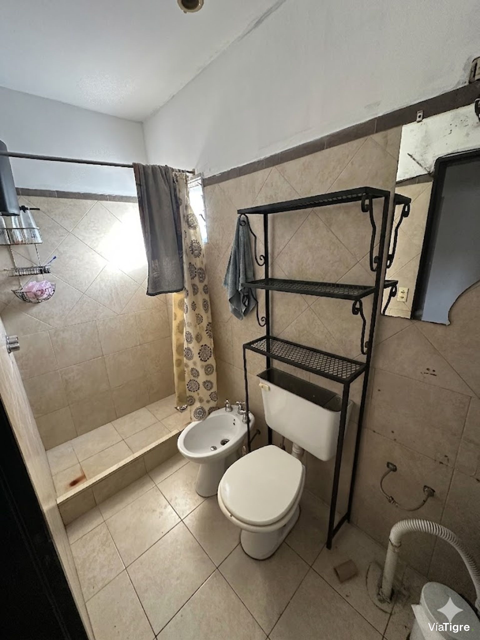 Casa con dpto independiente en el Talar en VENTA
