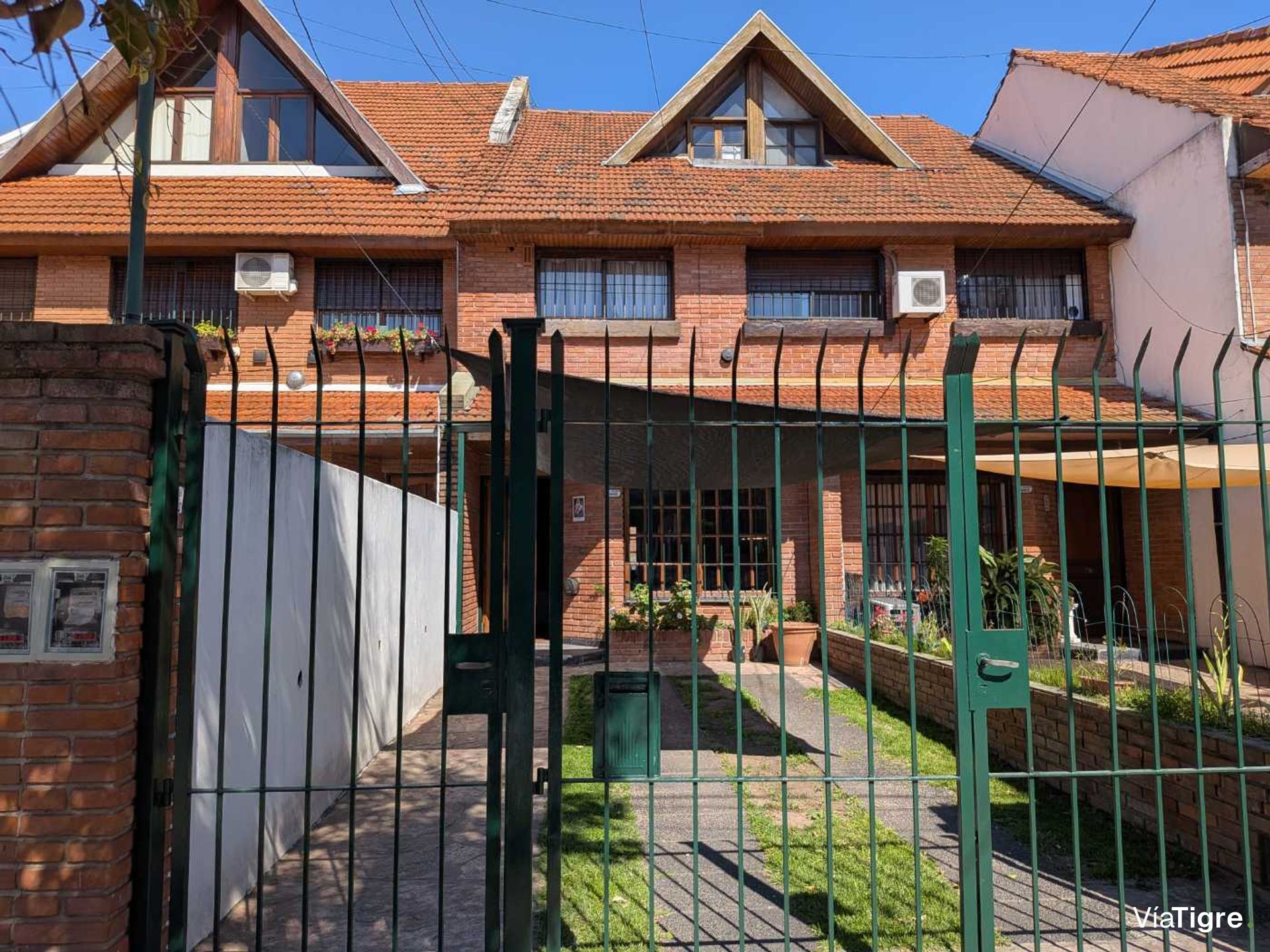 Casa 4 ambientes en venta Olivos cochera jardin