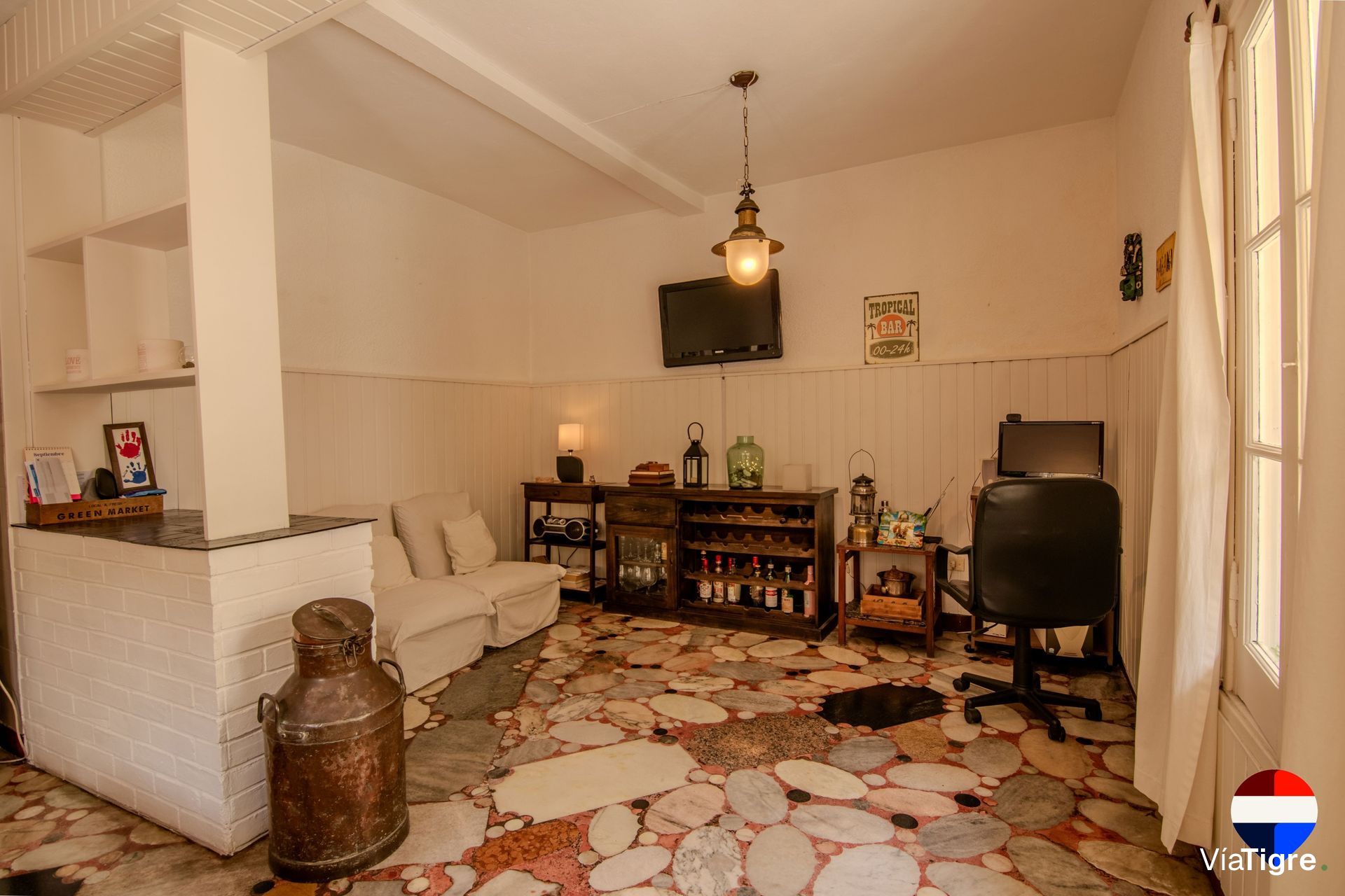 Venta Olivos 2 Casas C/ Pileta, Garaje + Local