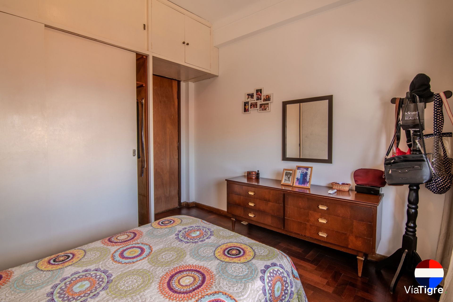 Venta Olivos 2 Casas C/ Pileta, Garaje + Local
