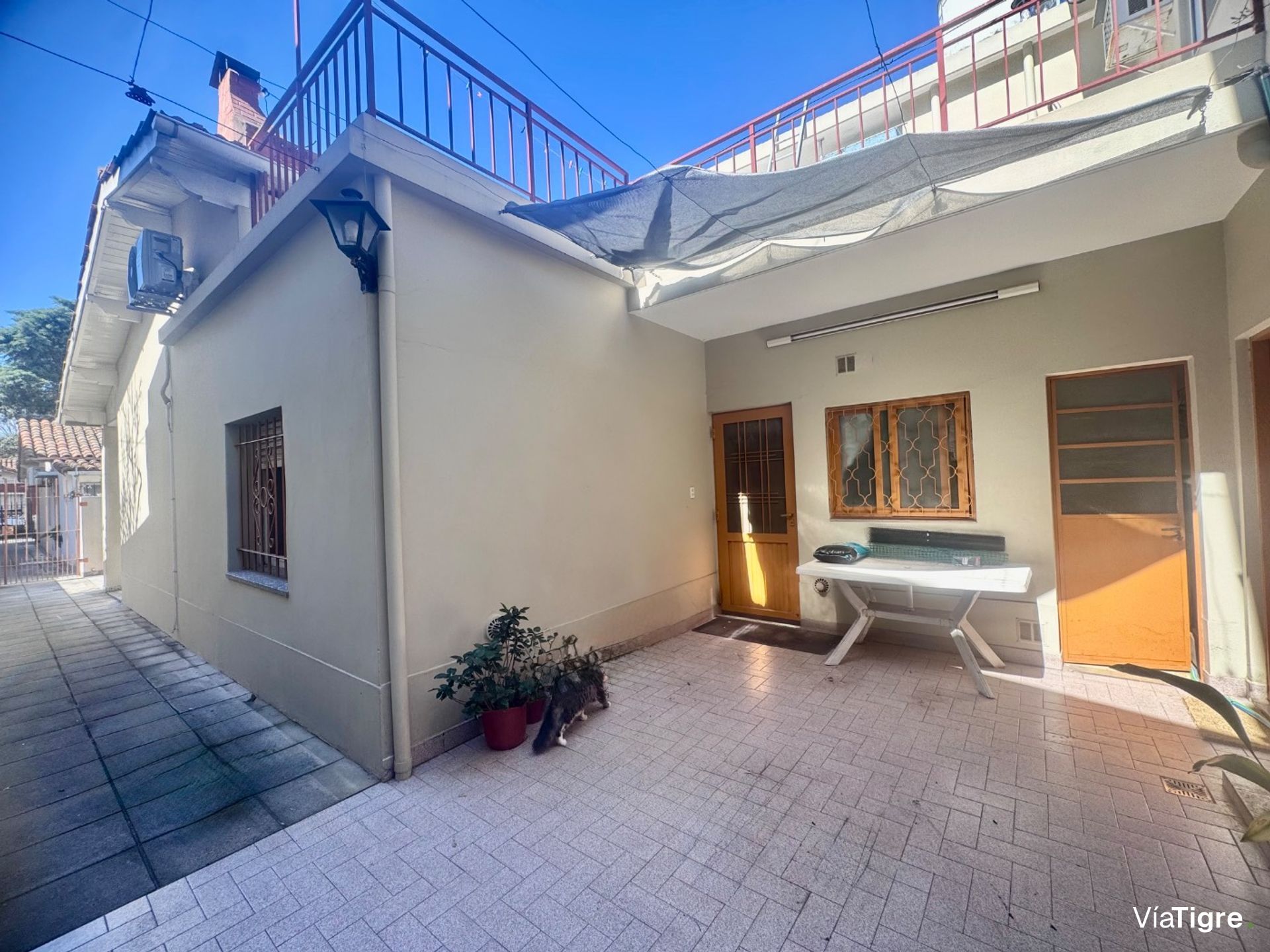 Venta PH con dos viviendas y patio - Beccar