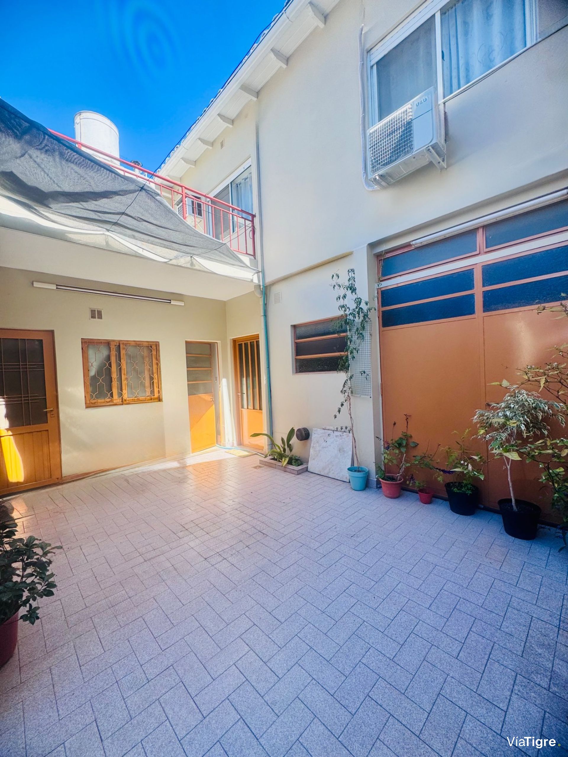 Venta PH con dos viviendas y patio - Beccar