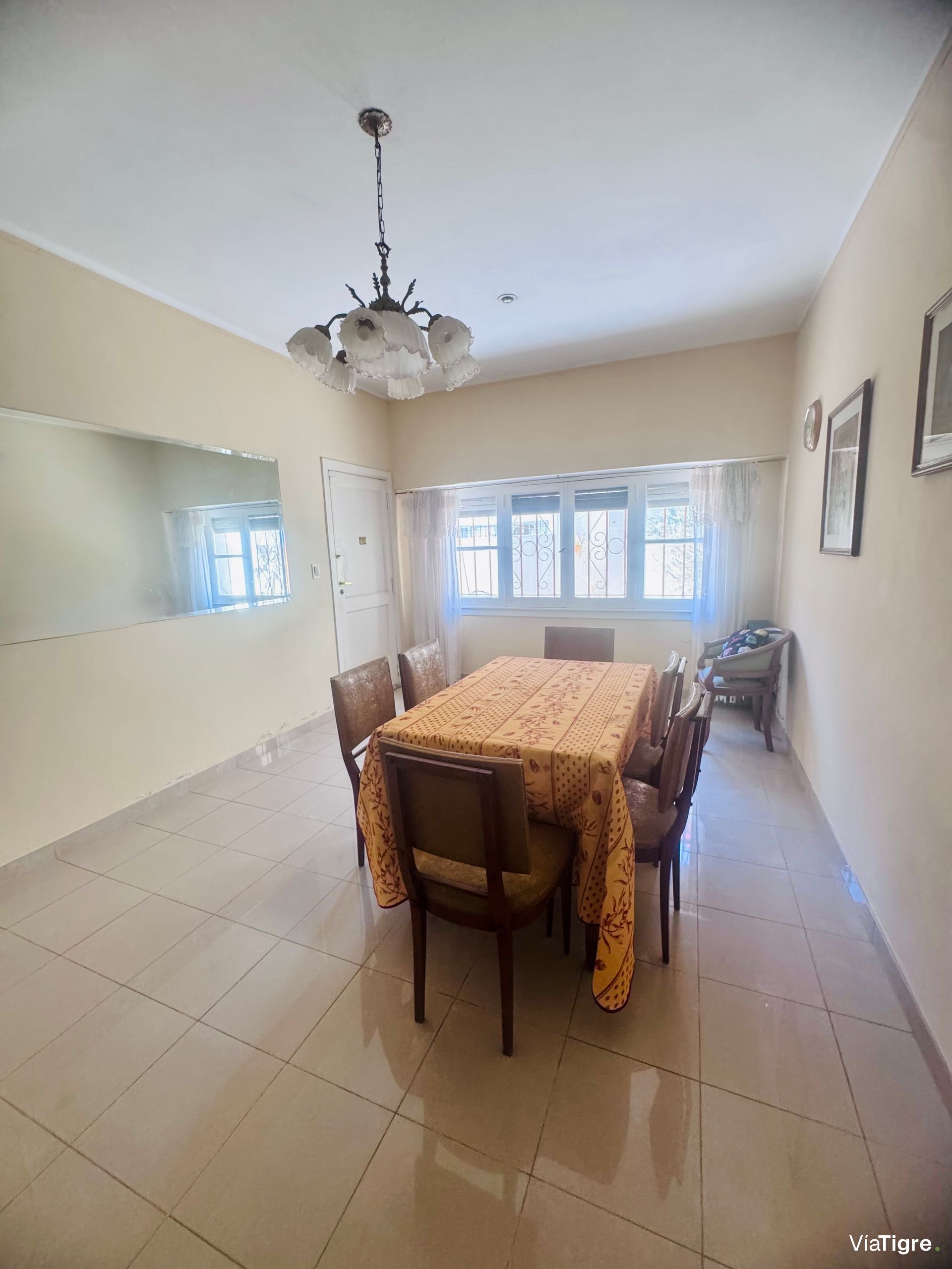 Venta PH con dos viviendas y patio - Beccar