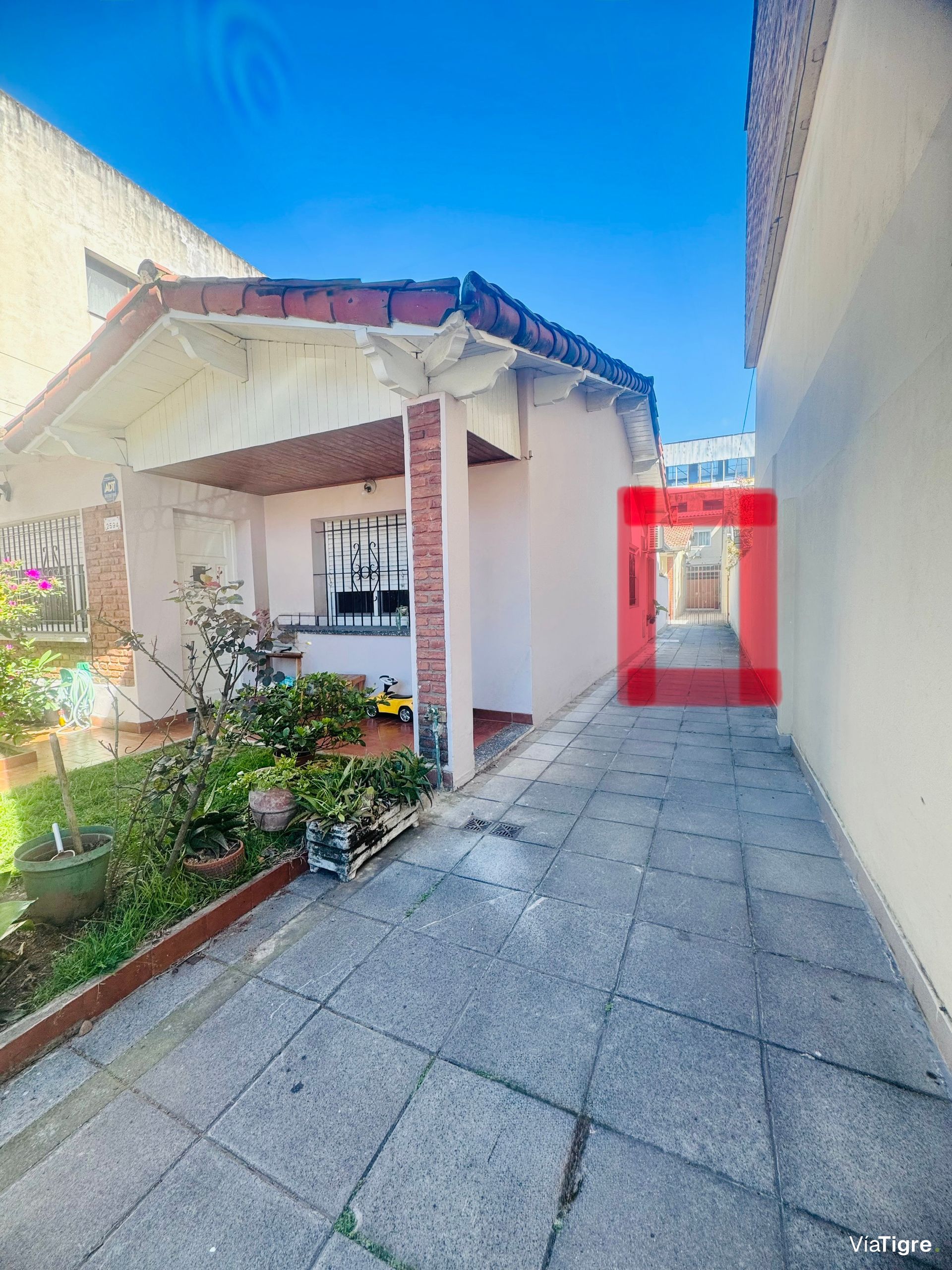 Venta PH con dos viviendas y patio - Beccar