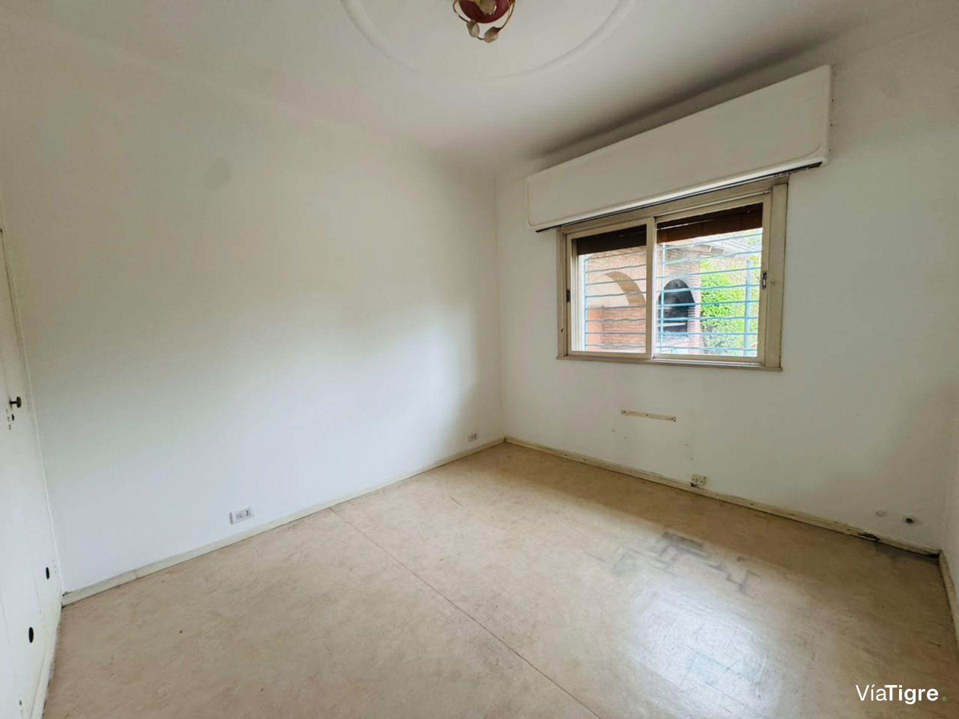 Casa En Venta/San Isidro/4 Amb/Jardín/Pileta