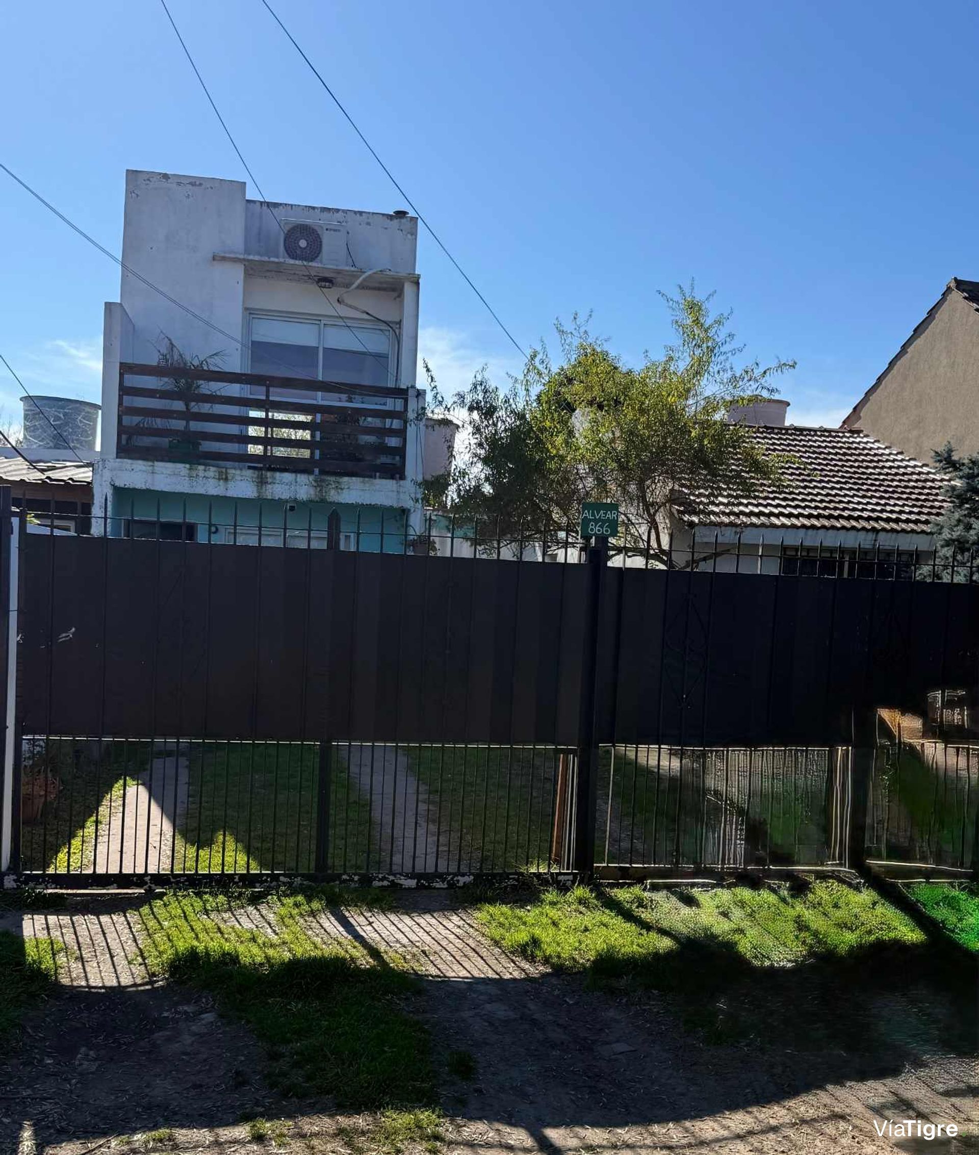 casa en venta en Benavidez con departamento