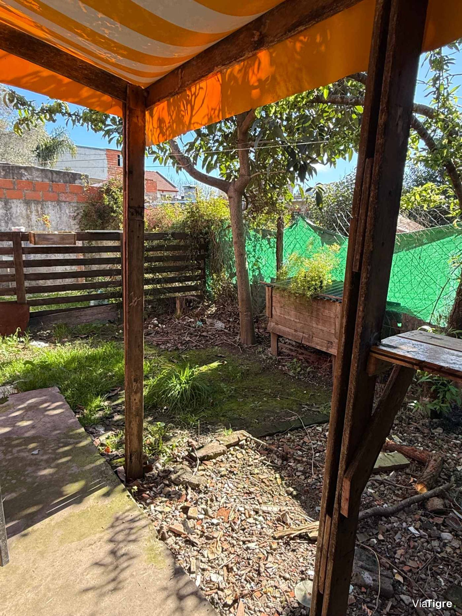 casa en venta en Benavidez con departamento