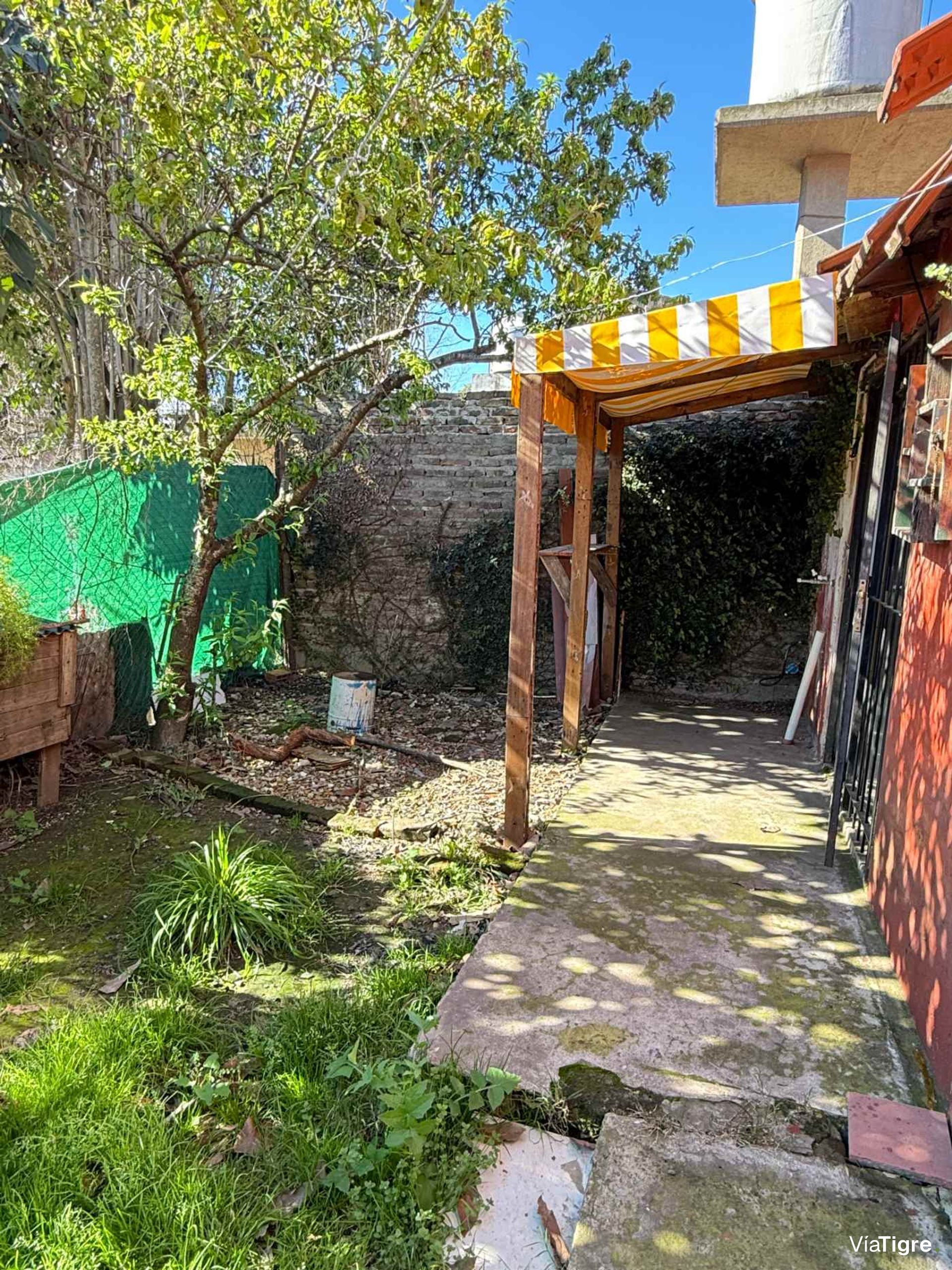 casa en venta en Benavidez con departamento