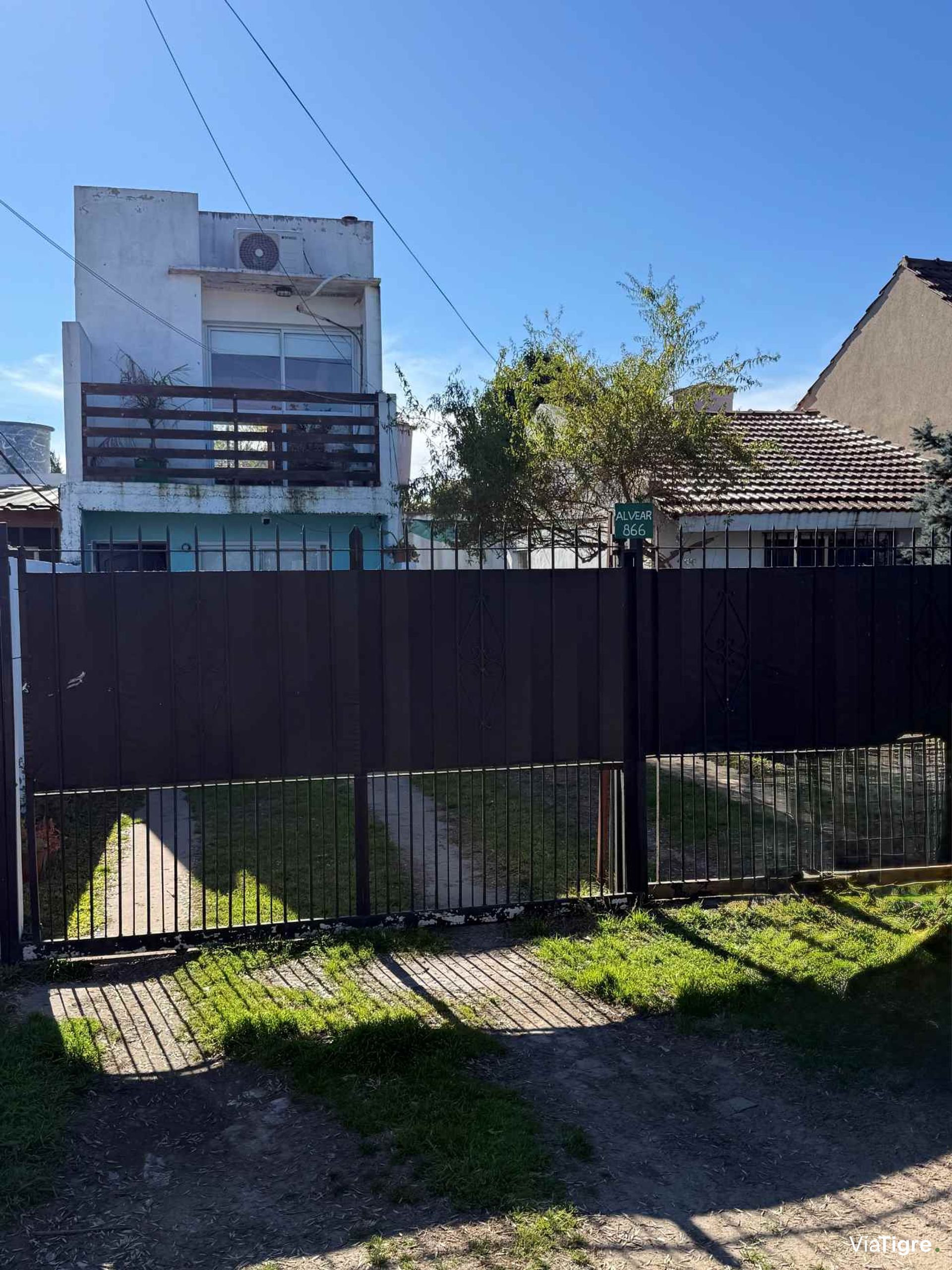 casa en venta en Benavidez con departamento