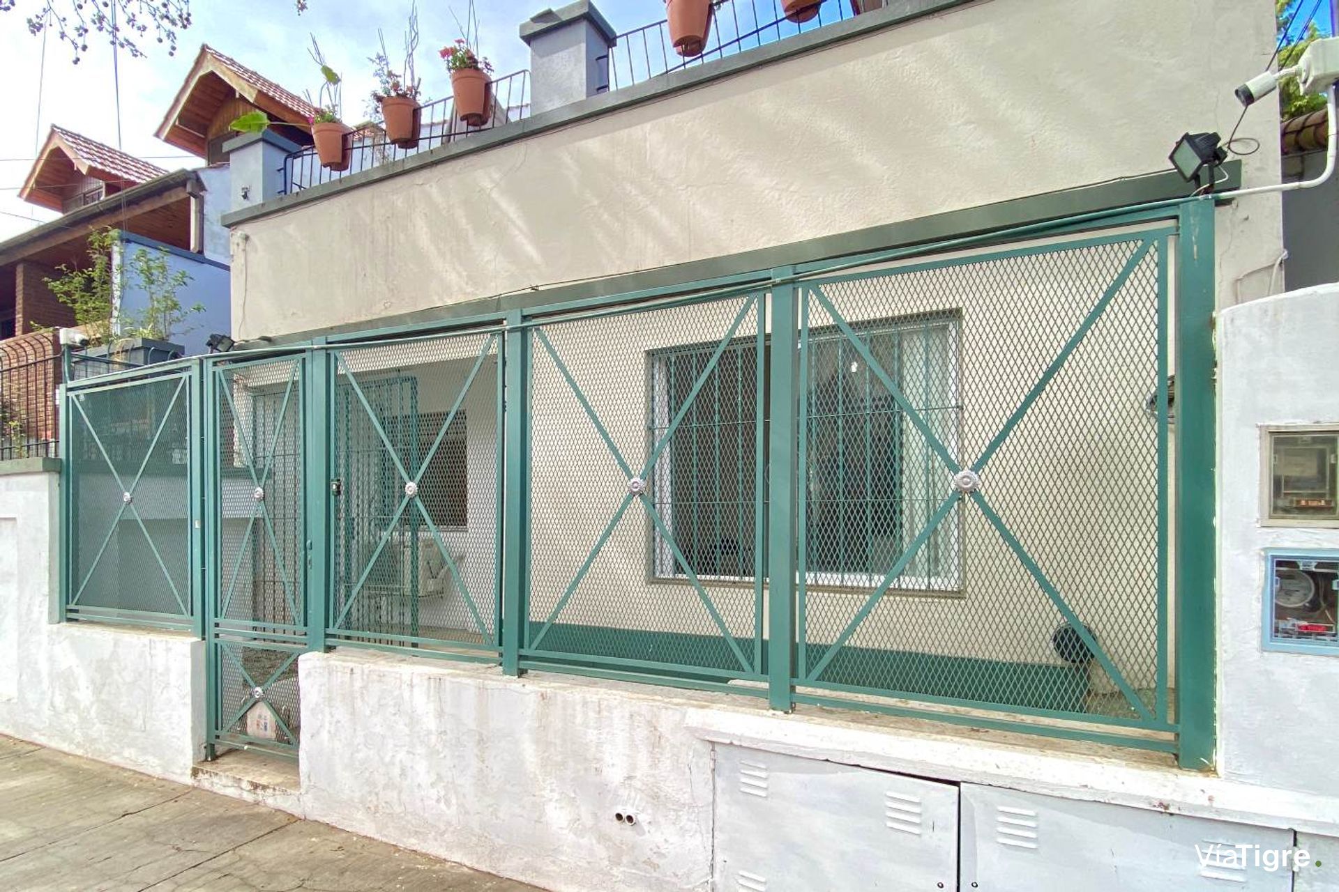 Venta PH a la calle con patio sin expensas Olivos