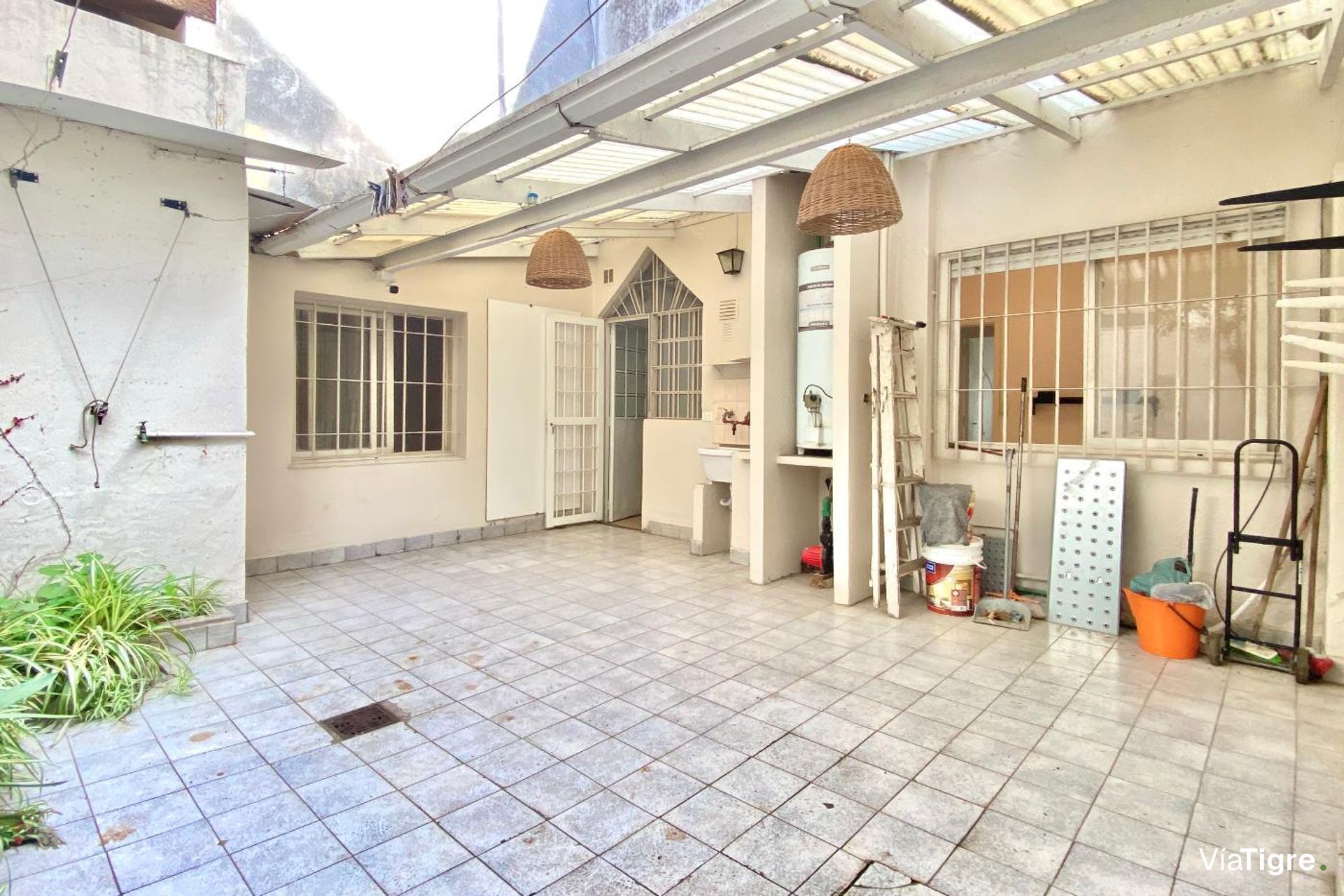 Venta PH a la calle con patio sin expensas Olivos