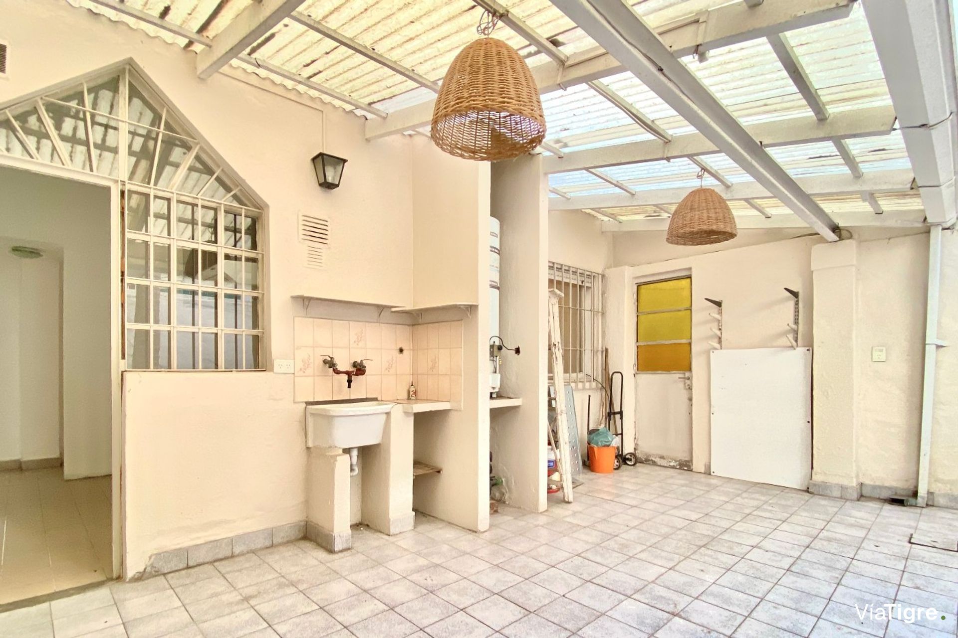 Venta PH a la calle con patio sin expensas Olivos