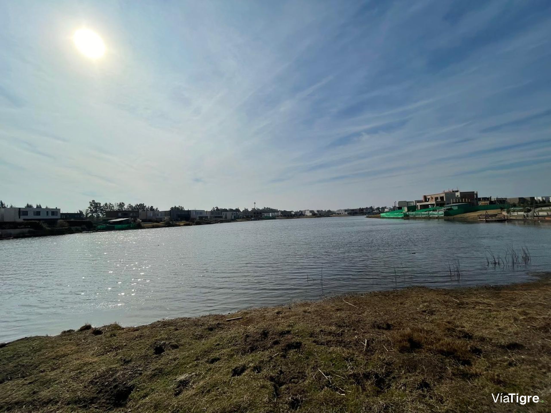 Venta Lote al Agua , Barrio Santa Ana II .