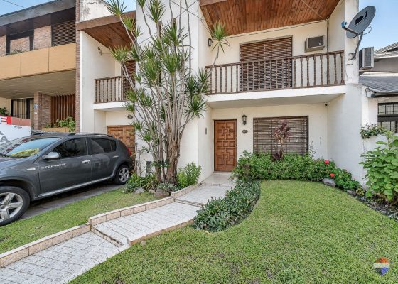 Casa 2 Plantas Parque Quincho Parrilla Cocheras