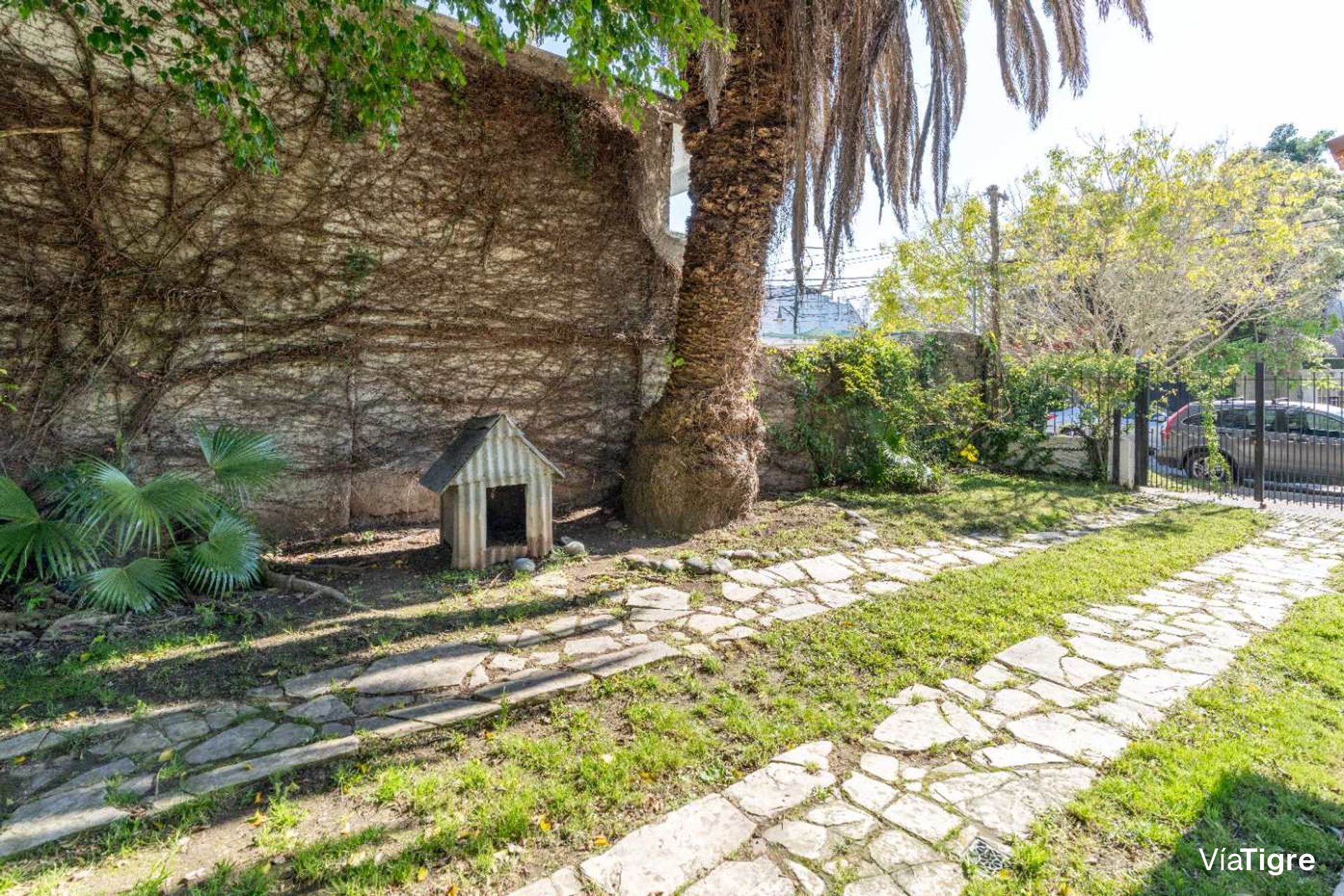 NVO! Lote de 577m2 con casa A Reciclar - Bajo SI