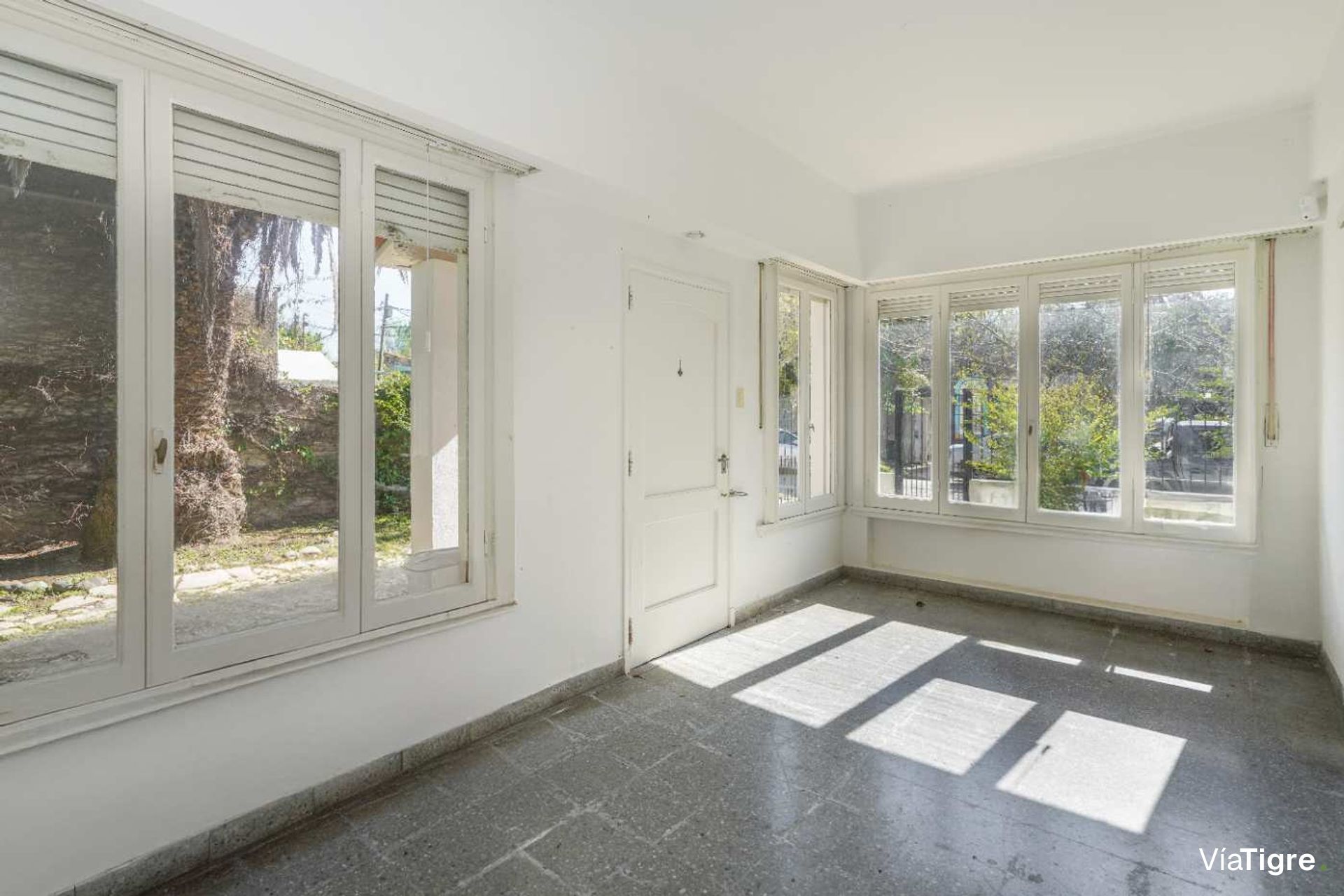 NVO! Lote de 577m2 con casa A Reciclar - Bajo SI