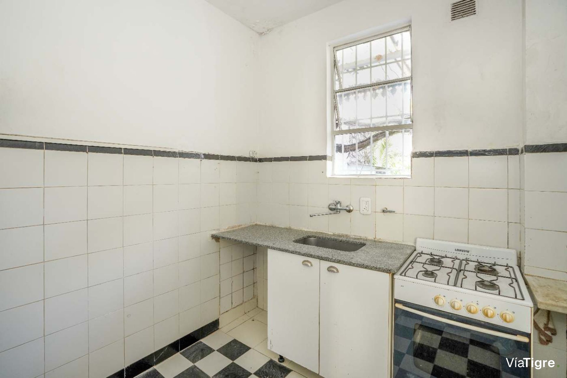 NVO! Lote de 577m2 con casa A Reciclar - Bajo SI