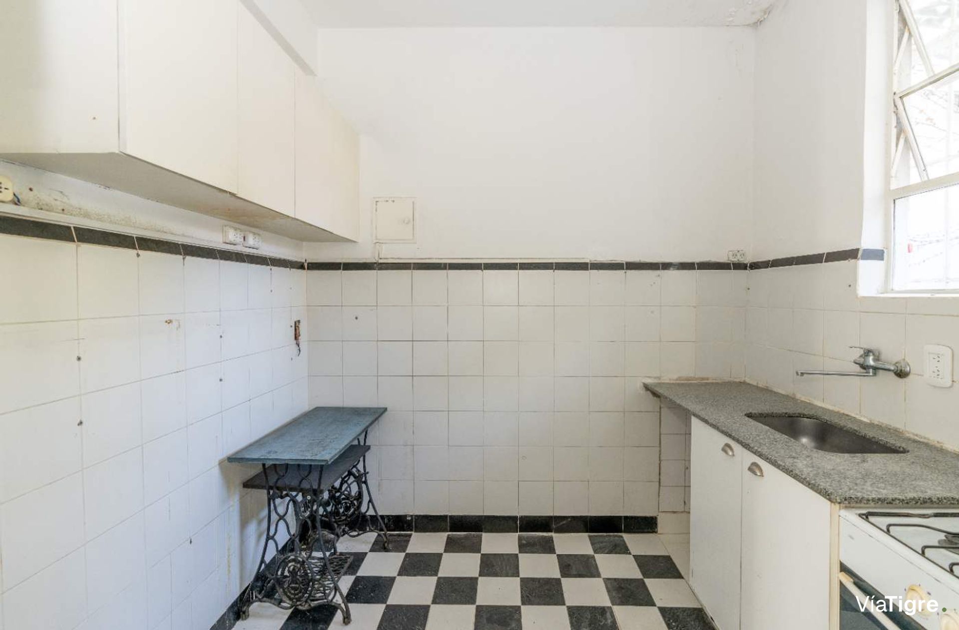 NVO! Lote de 577m2 con casa A Reciclar - Bajo SI