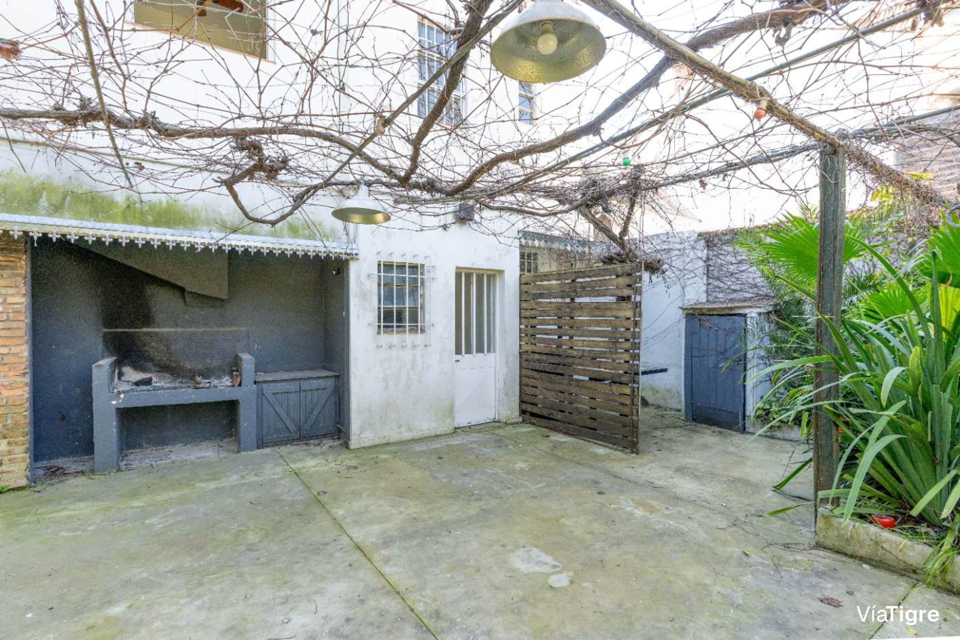 NVO! Lote de 577m2 con casa A Reciclar - Bajo SI