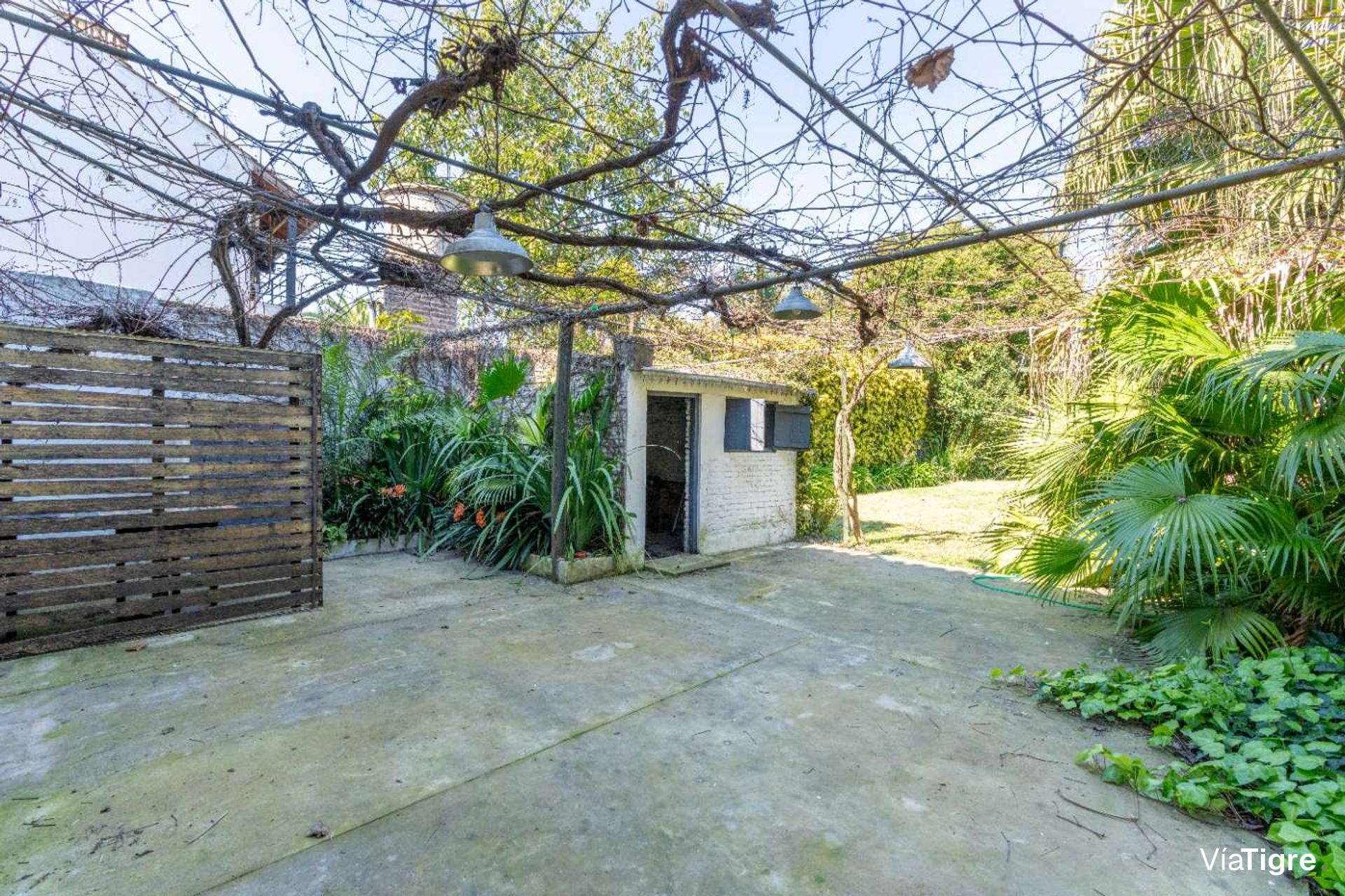 NVO! Lote de 577m2 con casa A Reciclar - Bajo SI