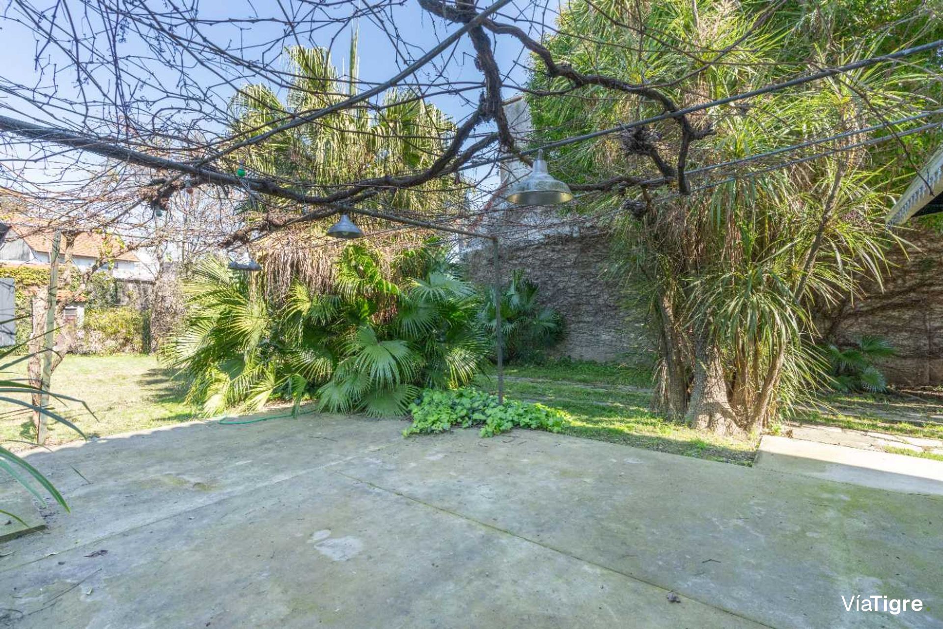 NVO! Lote de 577m2 con casa A Reciclar - Bajo SI