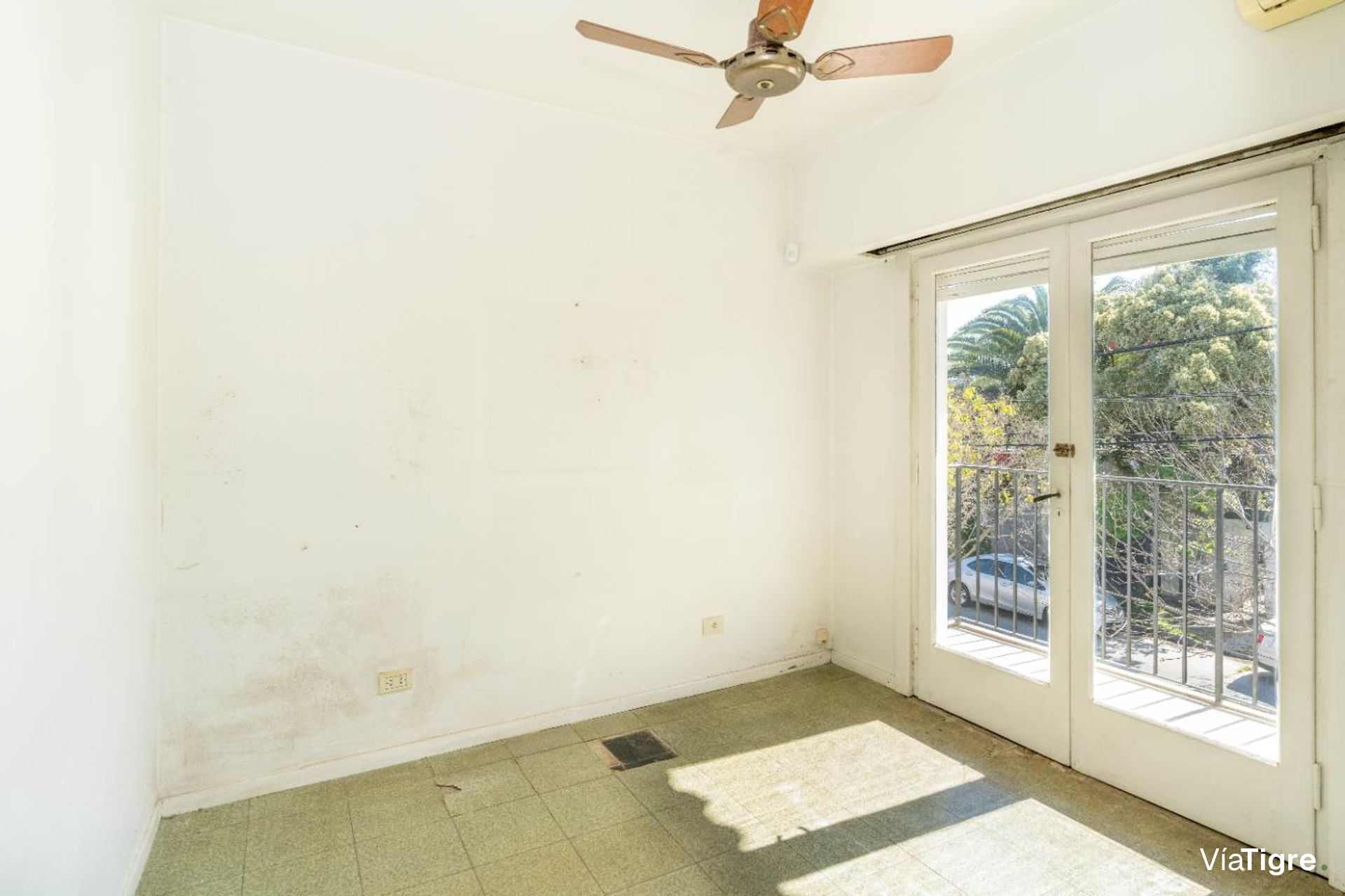 NVO! Lote de 577m2 con casa A Reciclar - Bajo SI