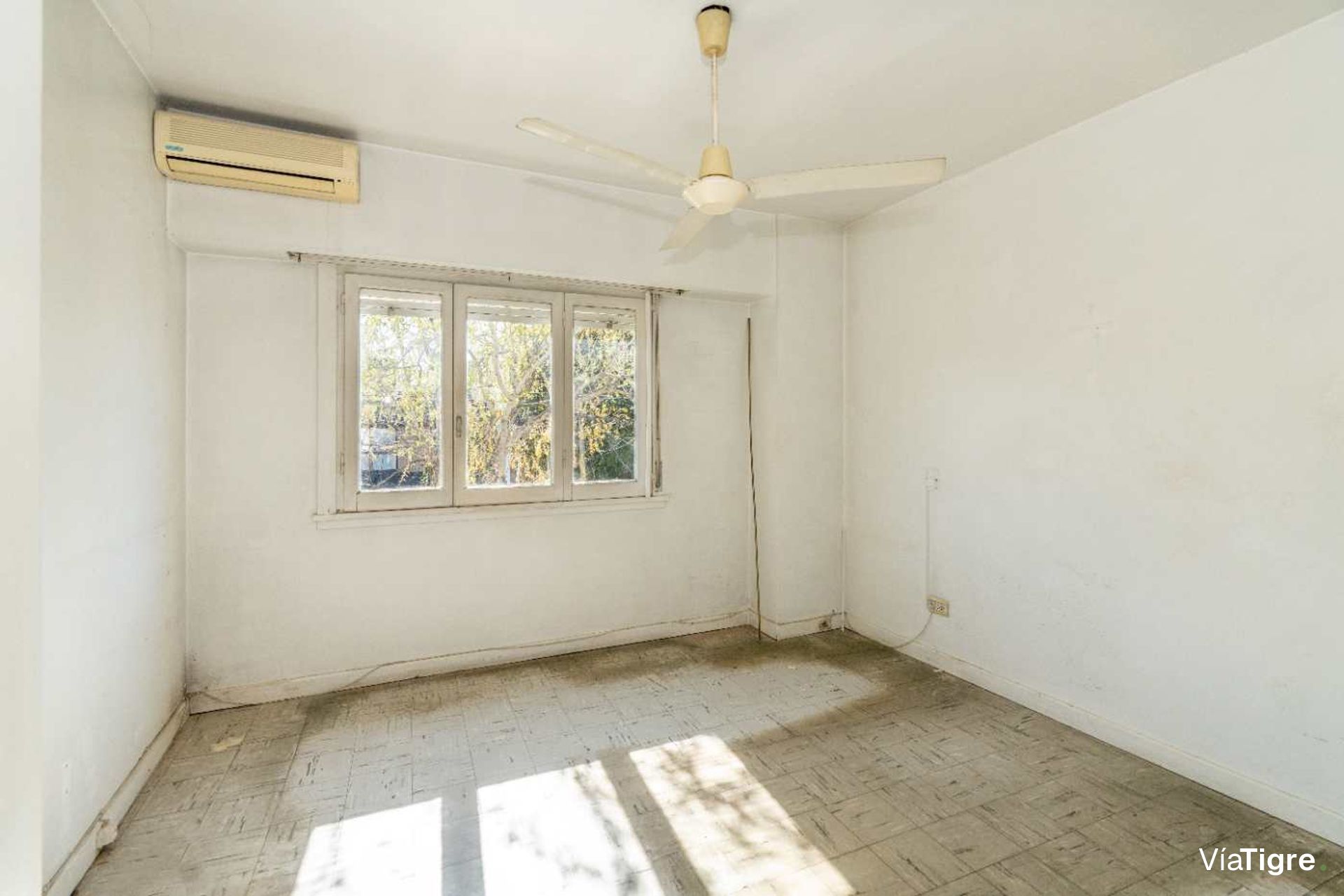 NVO! Lote de 577m2 con casa A Reciclar - Bajo SI