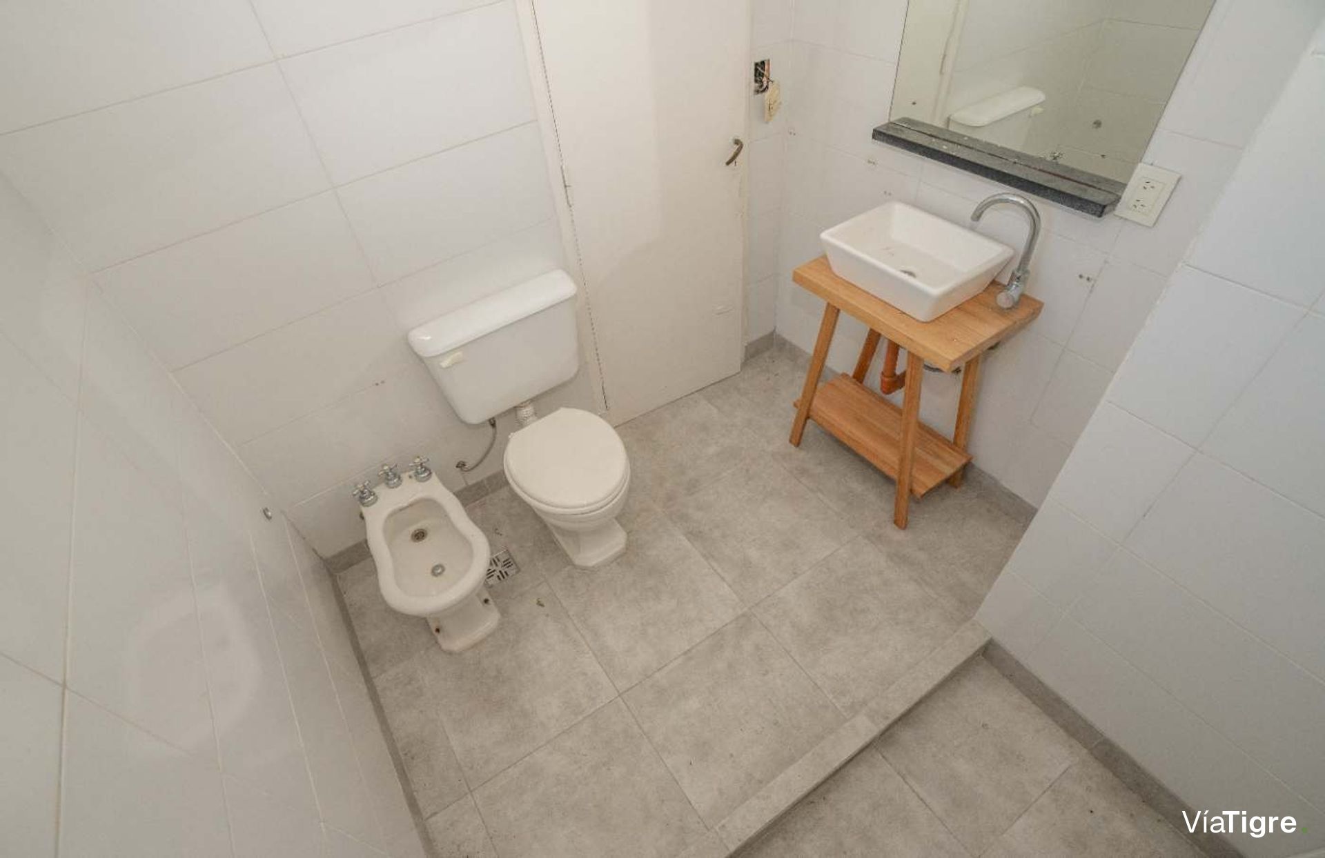 NVO! Lote de 577m2 con casa A Reciclar - Bajo SI