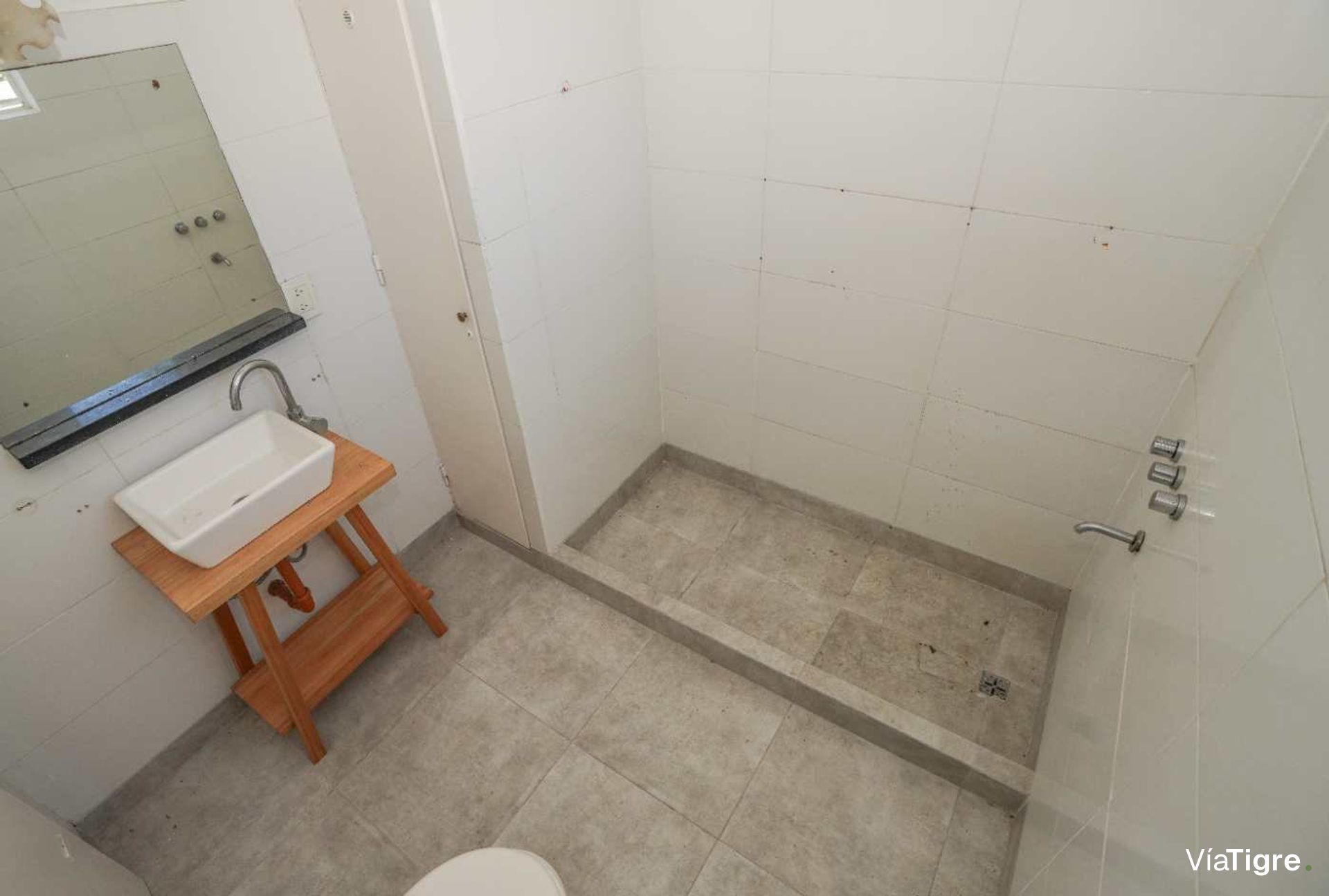 NVO! Lote de 577m2 con casa A Reciclar - Bajo SI