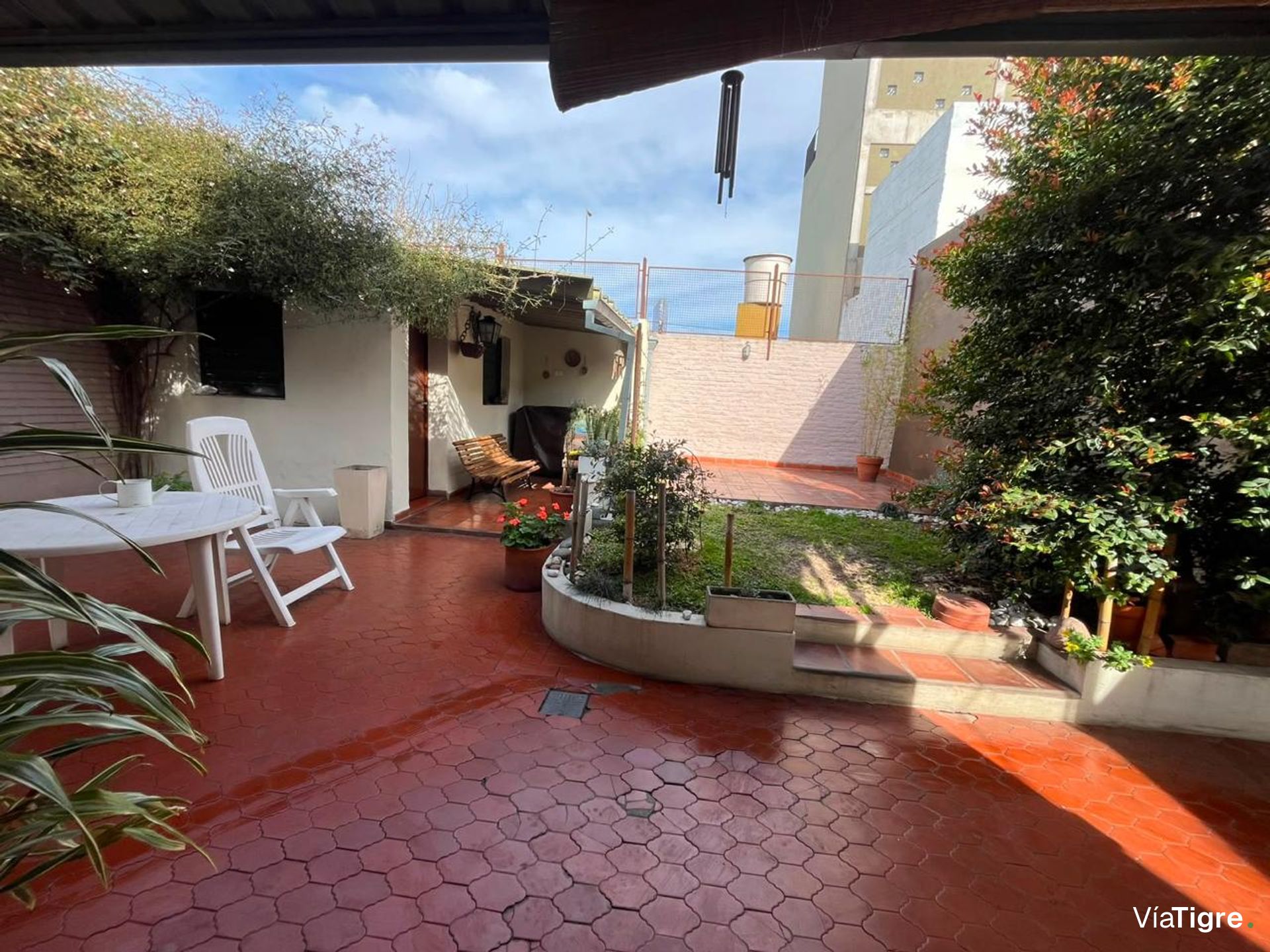 Casa con jardín