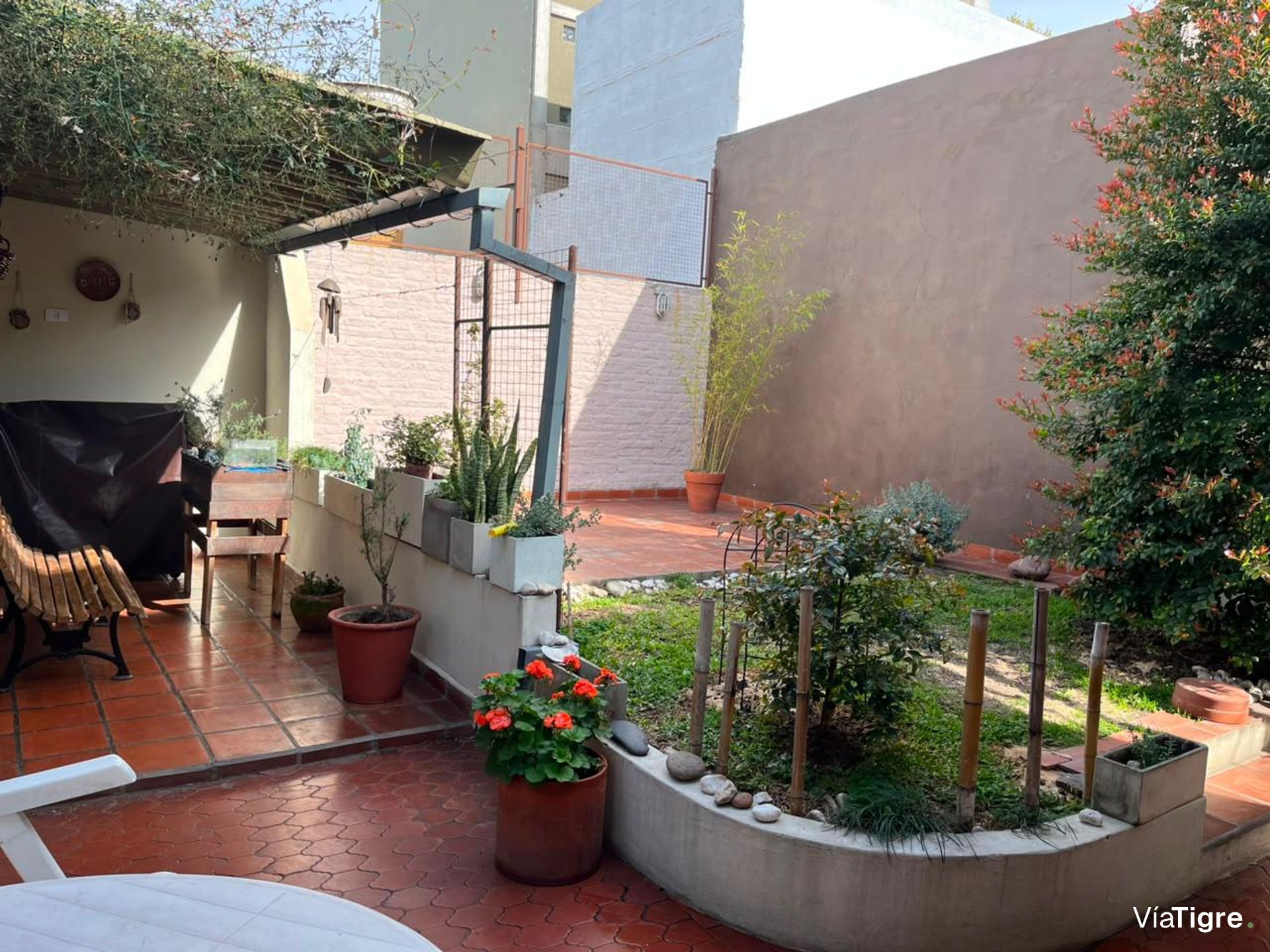 Casa con jardín