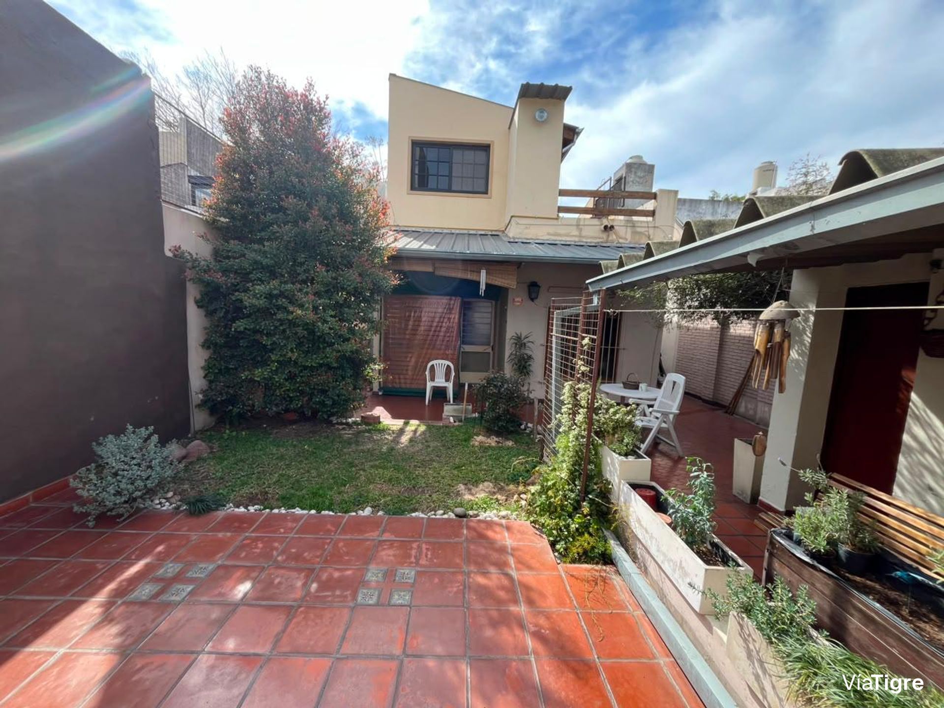 Casa con jardín