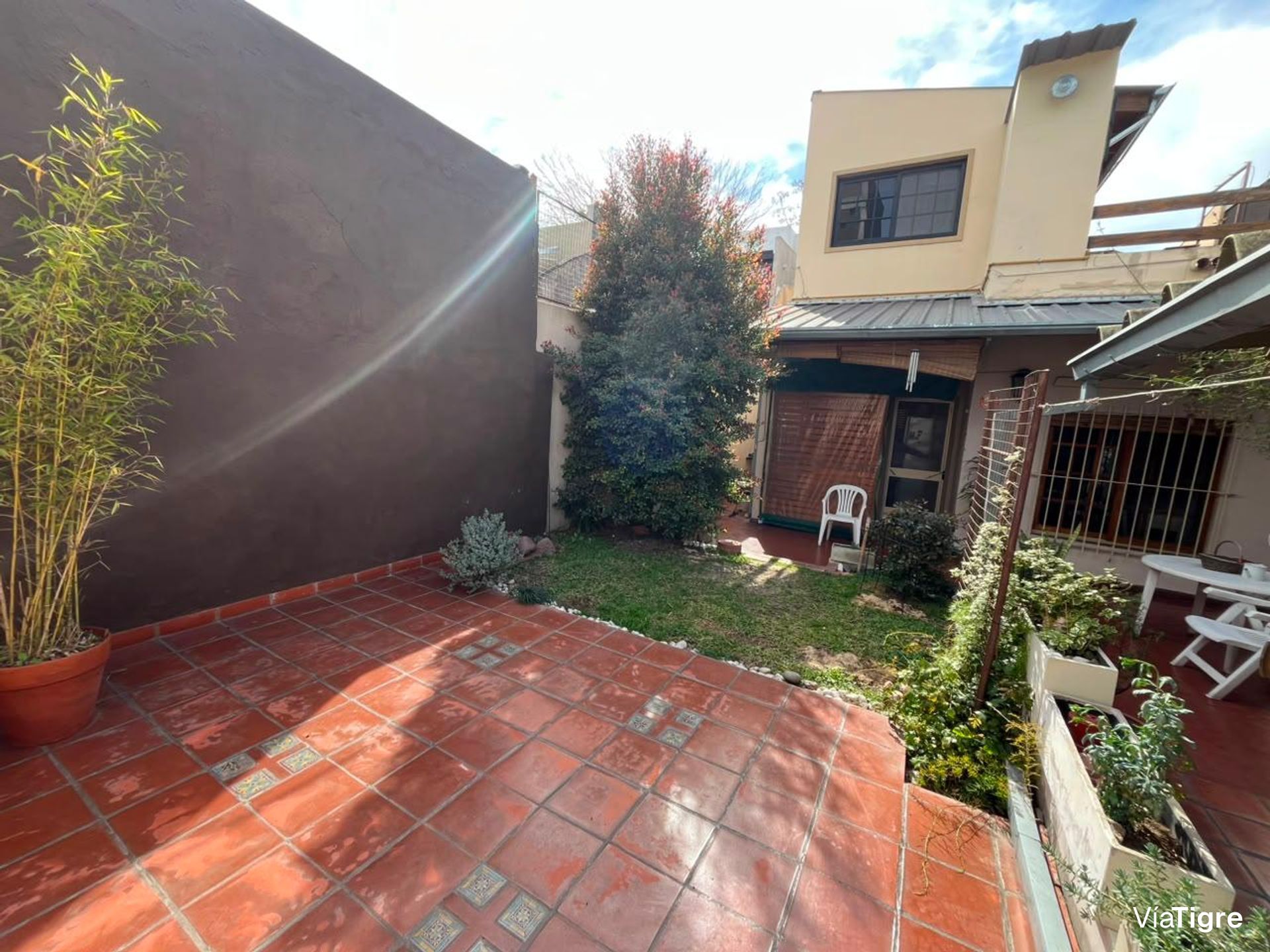 Casa con jardín