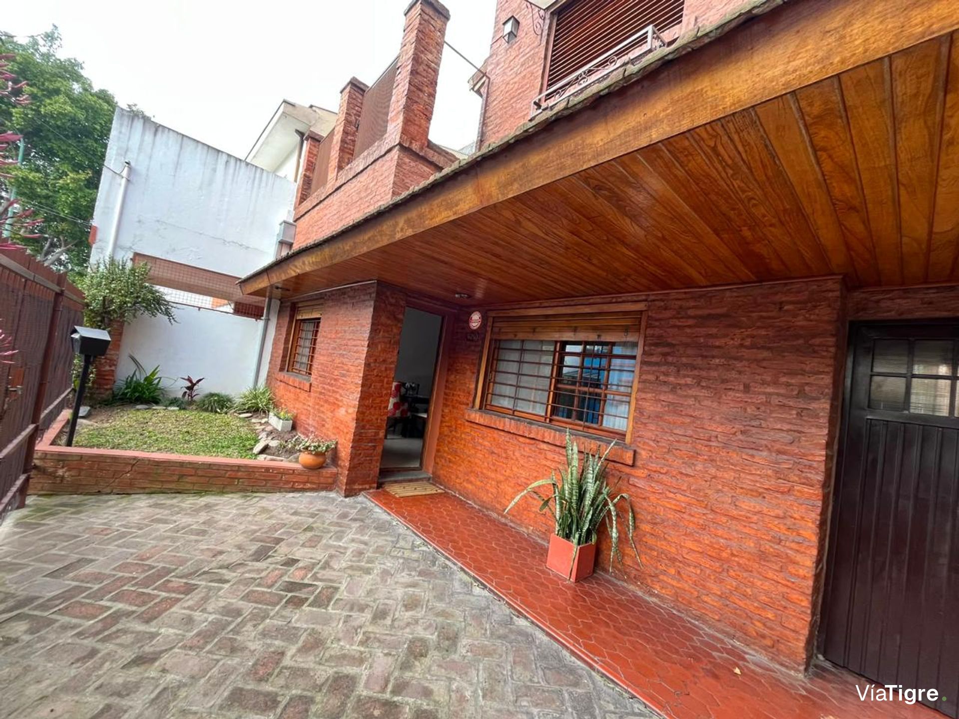 Casa con jardín