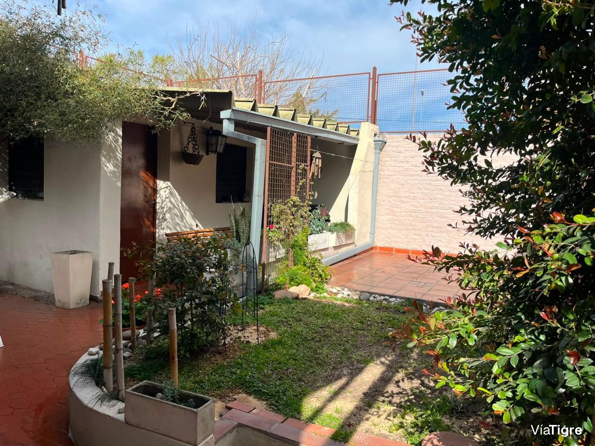 Casa con jardín