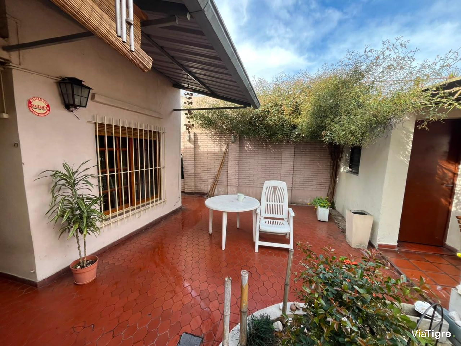 Casa con jardín