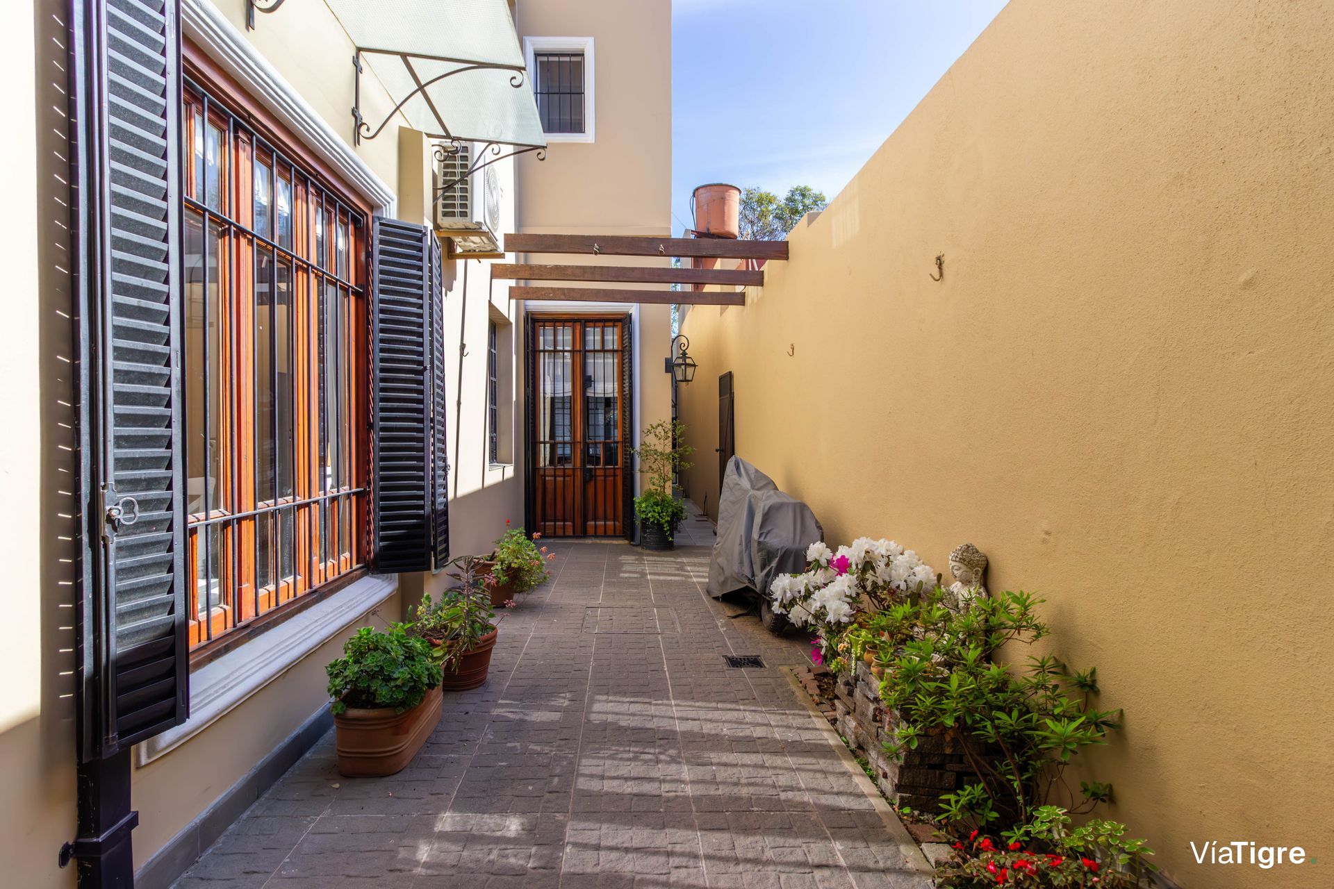 VENTA Casa 400m2 terreno Pileta/Jardín Martínez