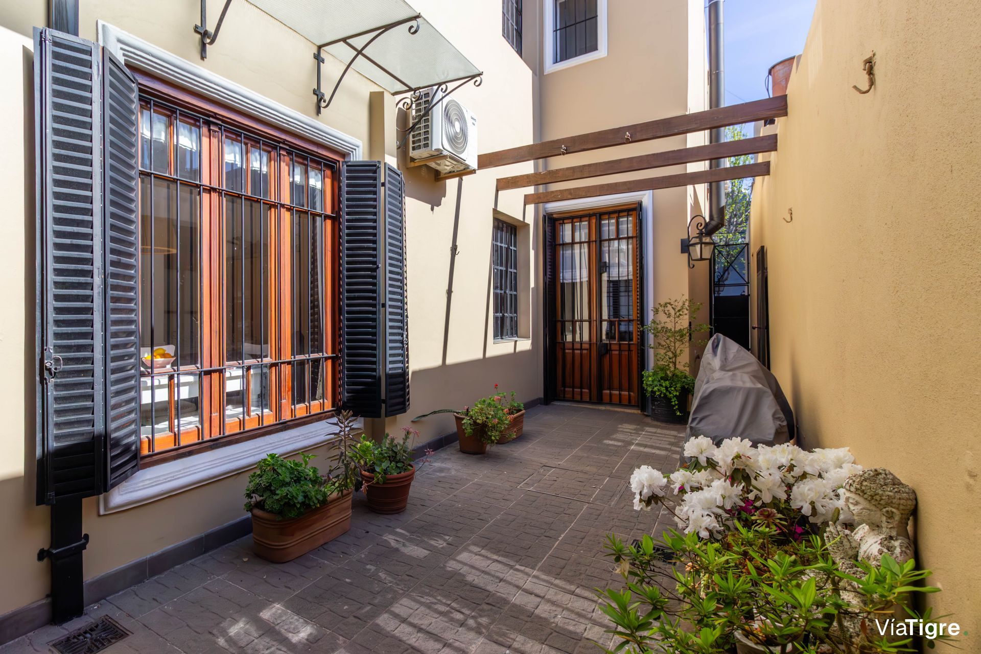 VENTA Casa 400m2 terreno Pileta/Jardín Martínez