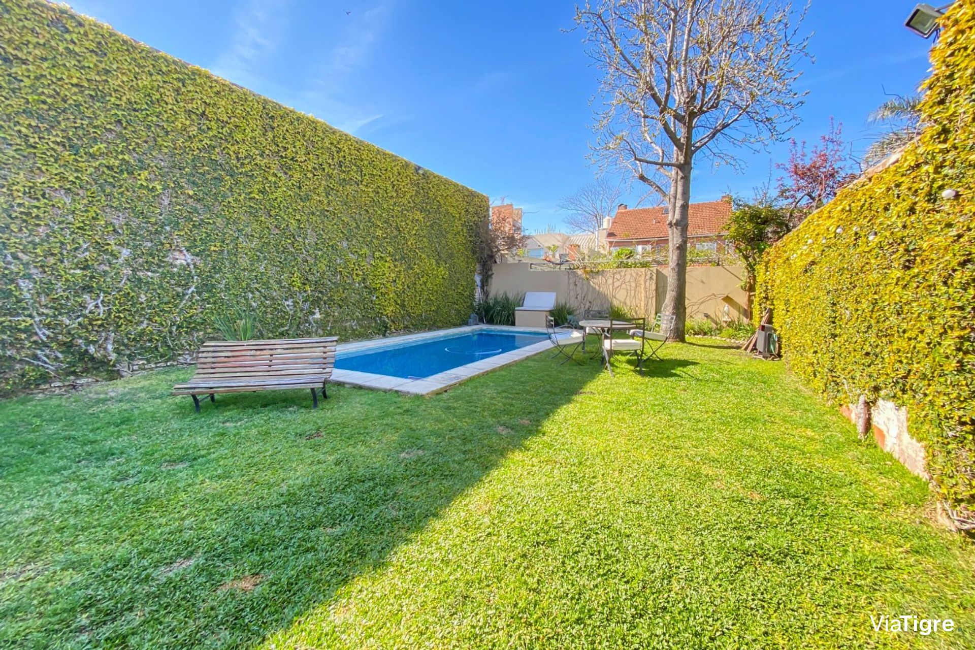 VENTA Casa 400m2 terreno Pileta/Jardín Martínez