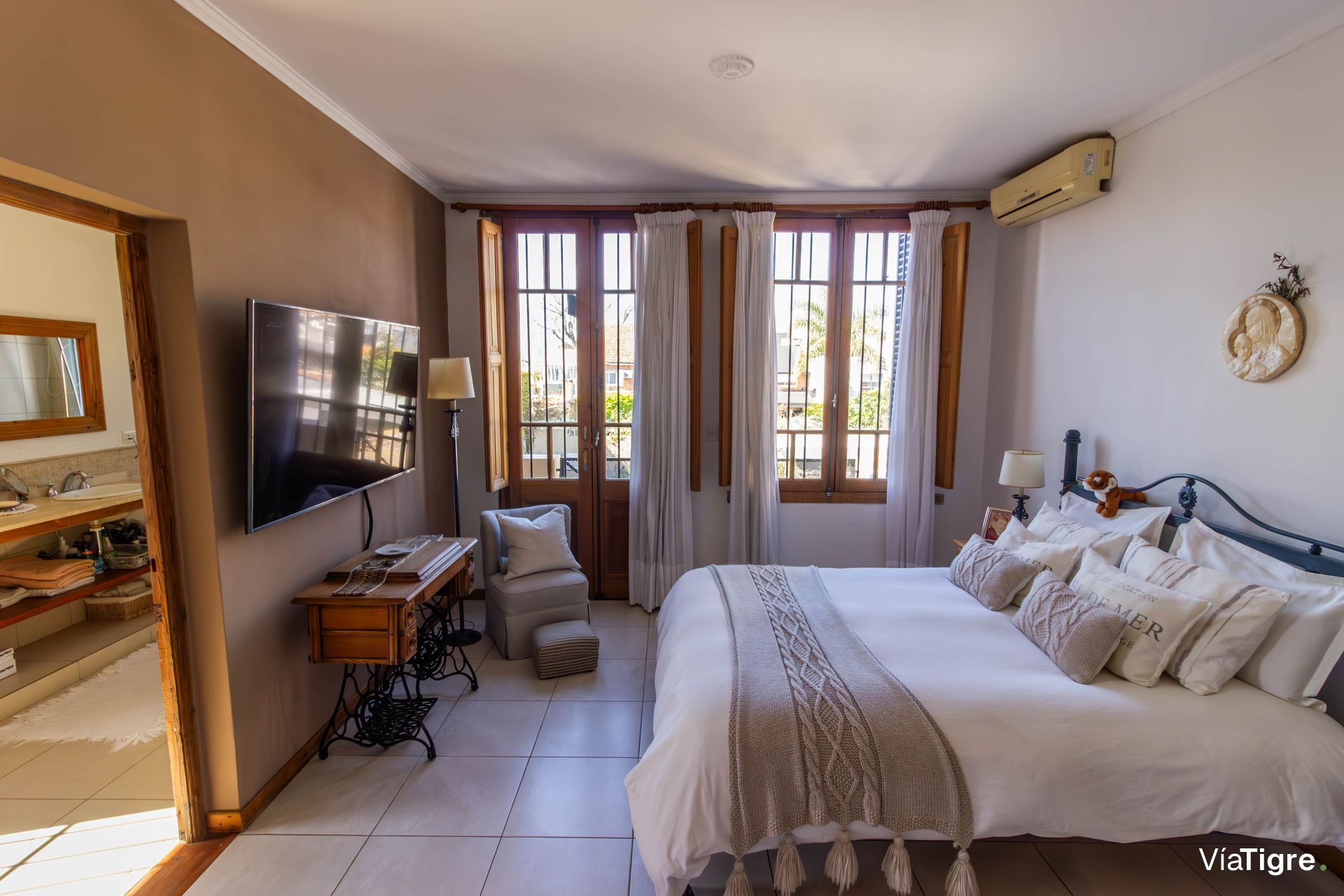 VENTA Casa 400m2 terreno Pileta/Jardín Martínez
