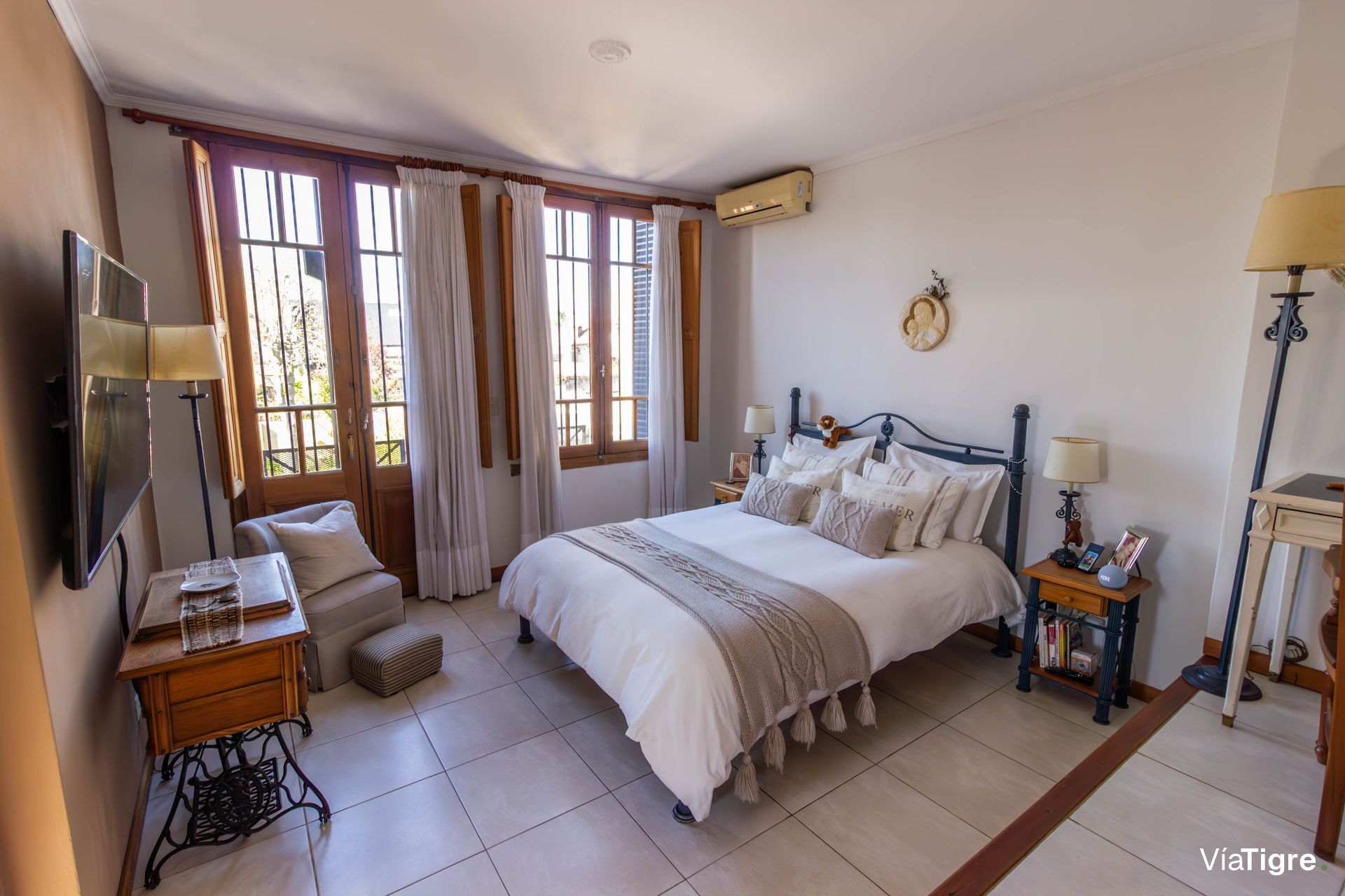 VENTA Casa 400m2 terreno Pileta/Jardín Martínez