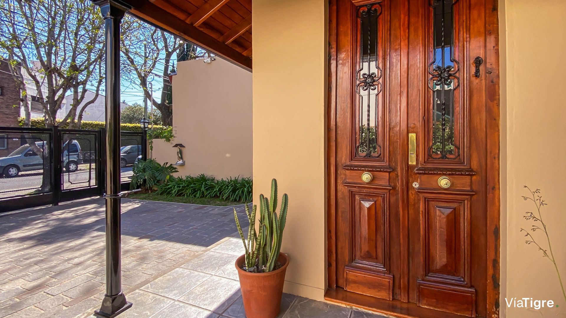 VENTA Casa 400m2 terreno Pileta/Jardín Martínez