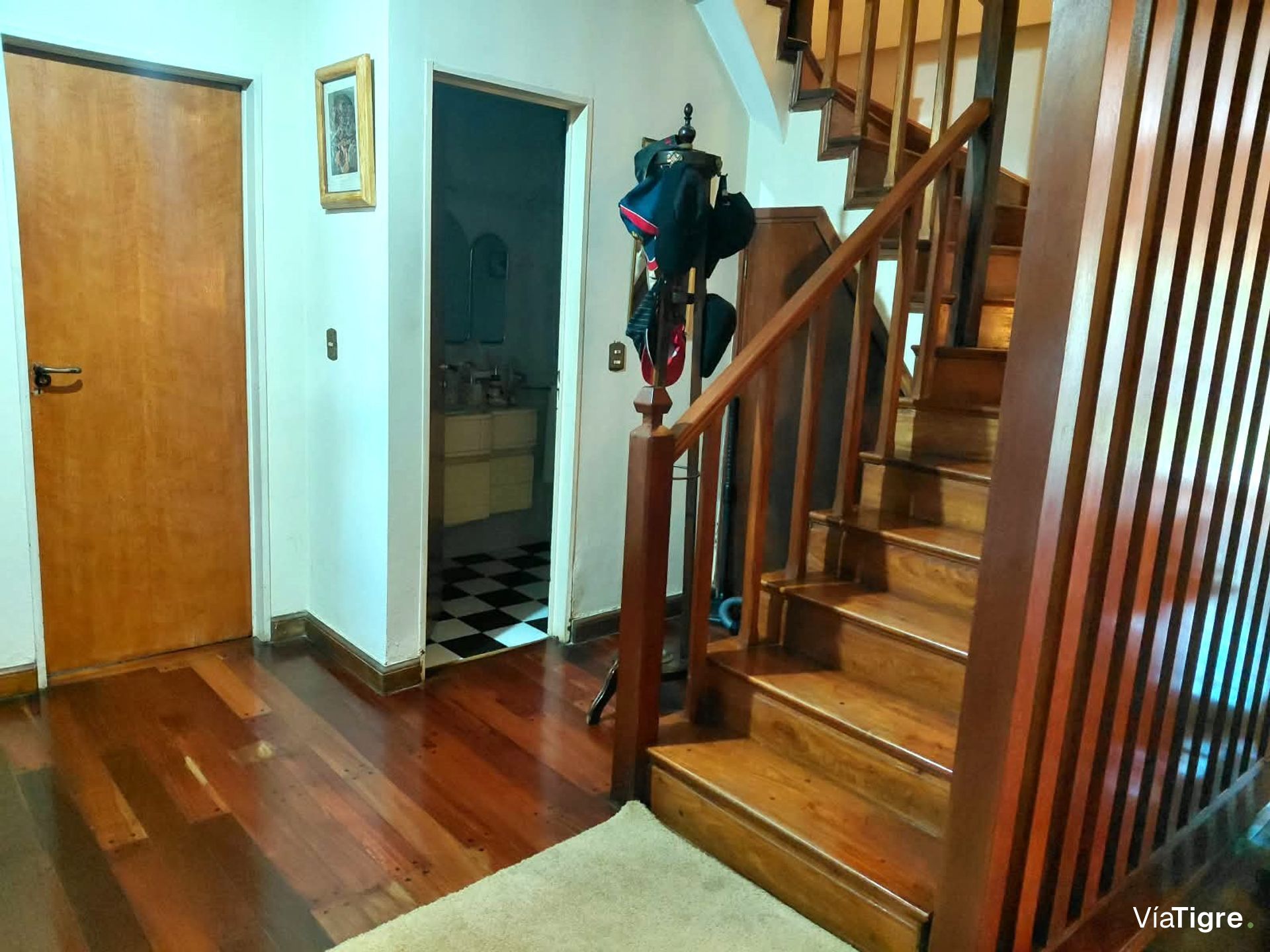 Venta Casa En 3 Plantas Con Jardin Pileta Martinez