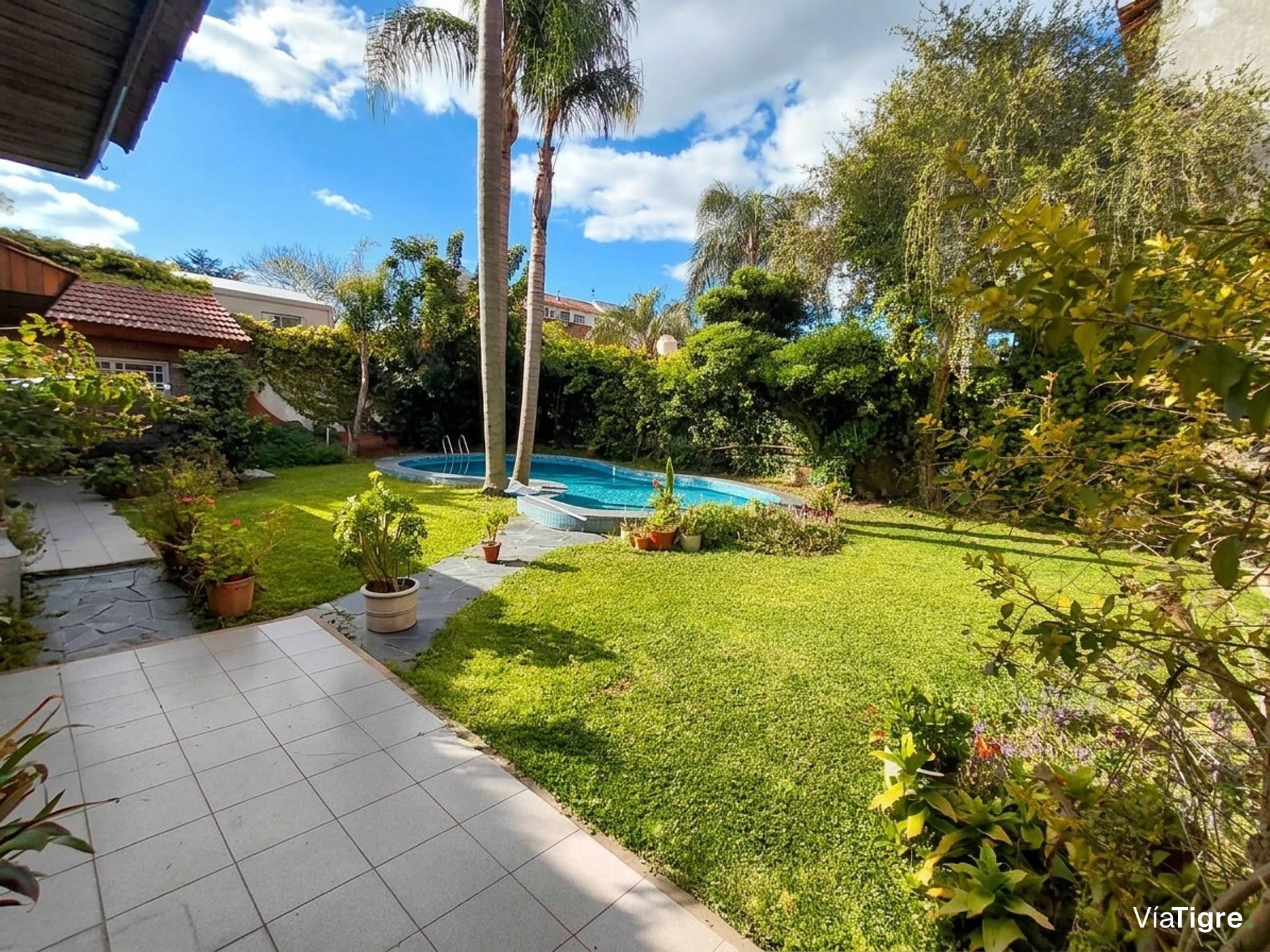 Venta Casa En 3 Plantas Con Jardin Pileta Martinez