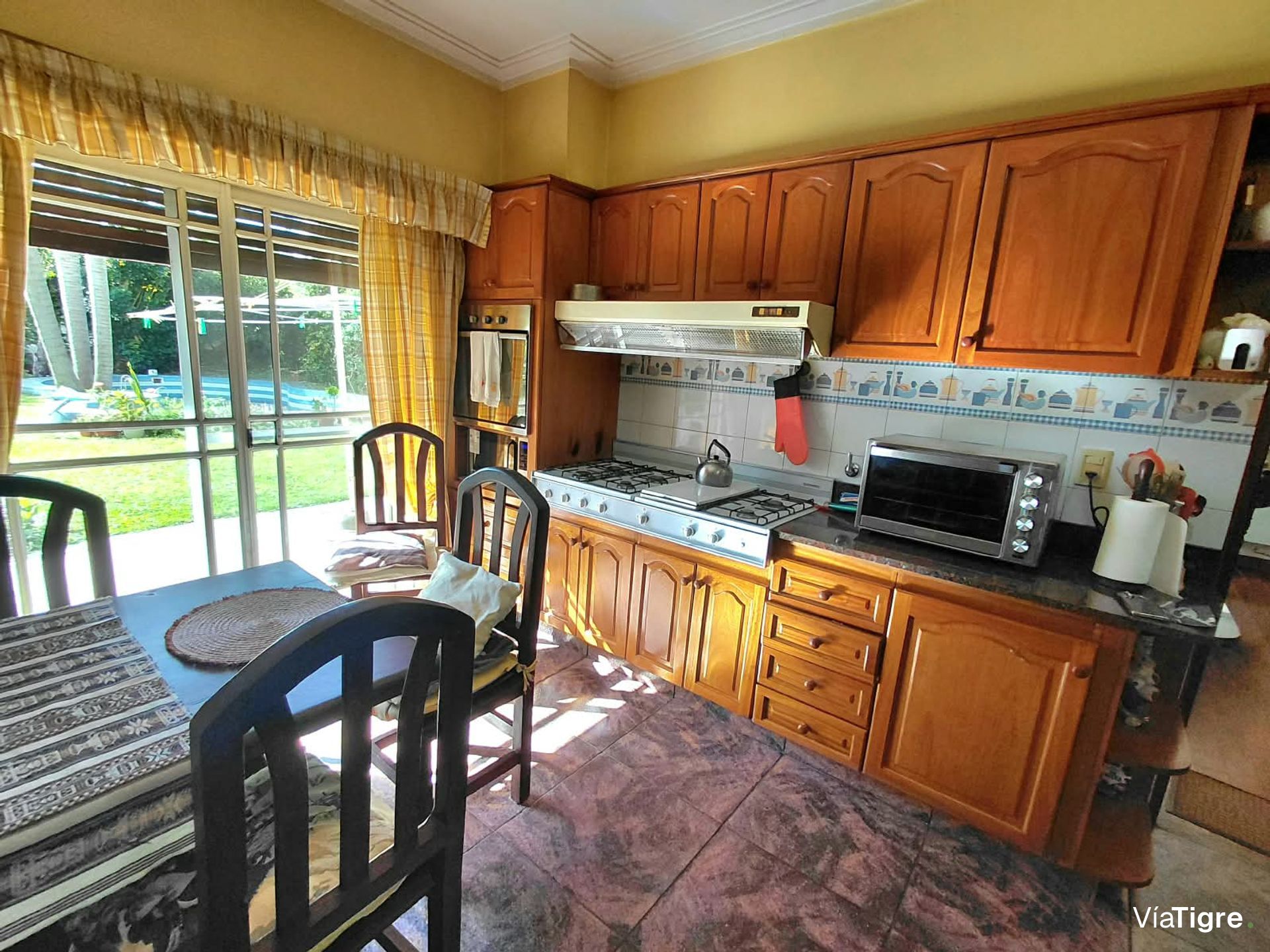 Venta Casa En 3 Plantas Con Jardin Pileta Martinez