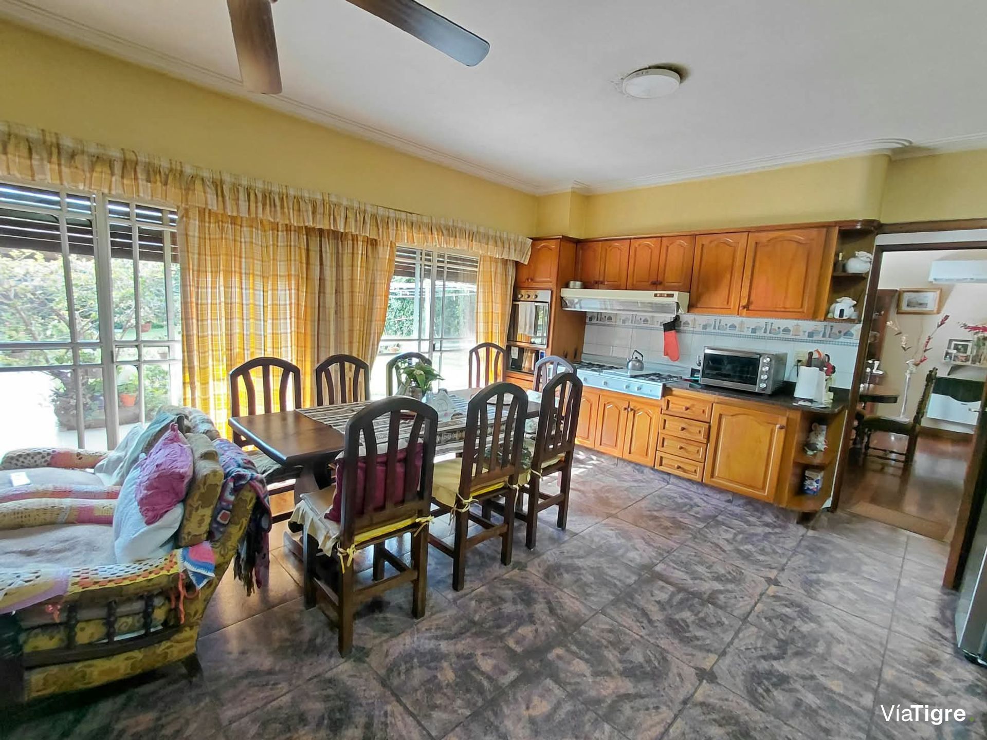 Venta Casa En 3 Plantas Con Jardin Pileta Martinez