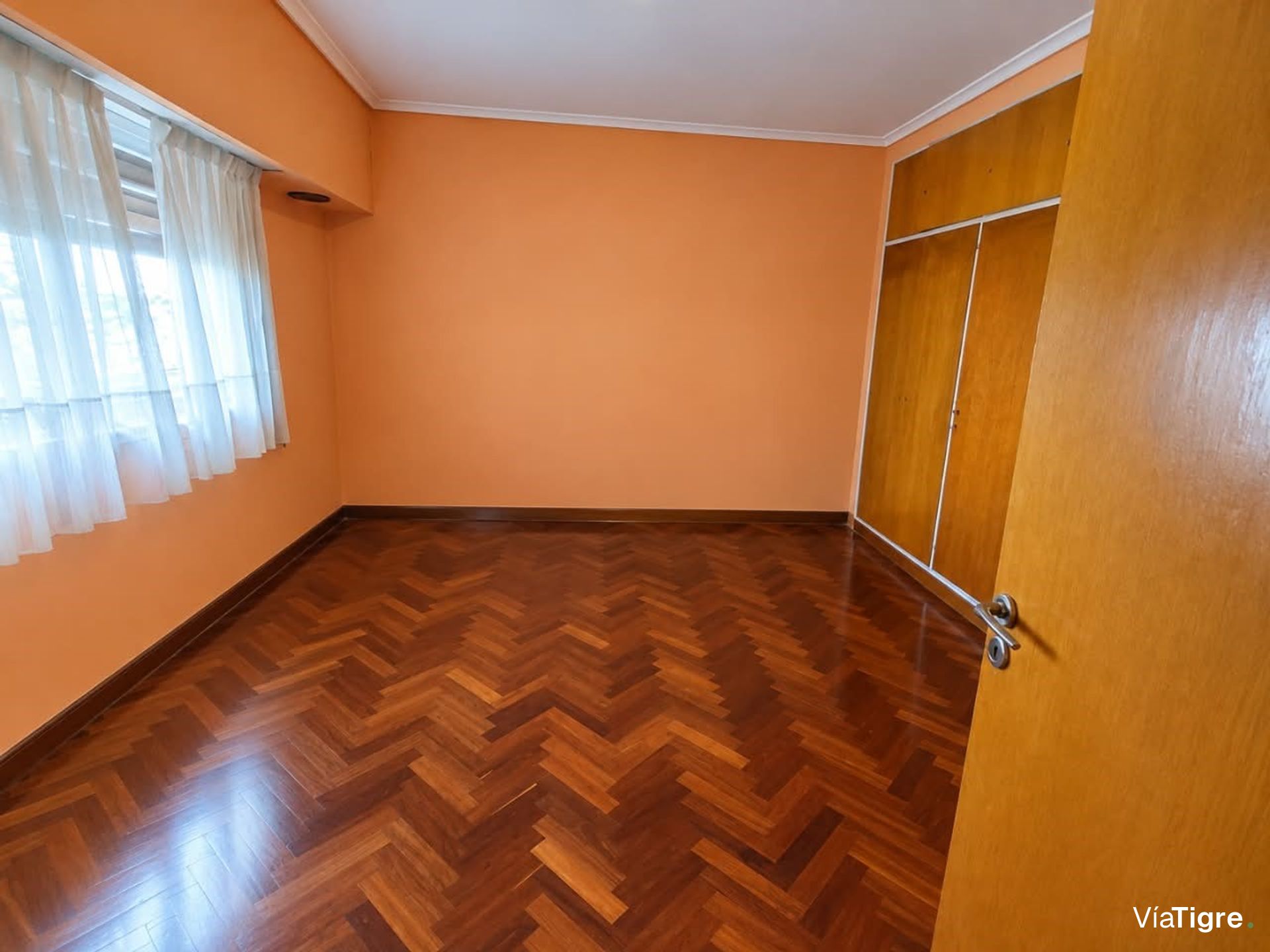 Venta Casa En 3 Plantas Con Jardin Pileta Martinez