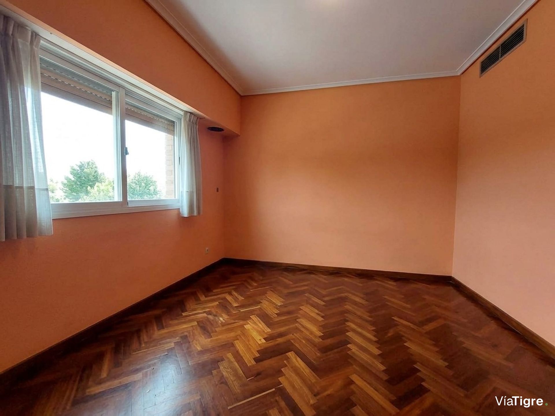 Venta Casa En 3 Plantas Con Jardin Pileta Martinez