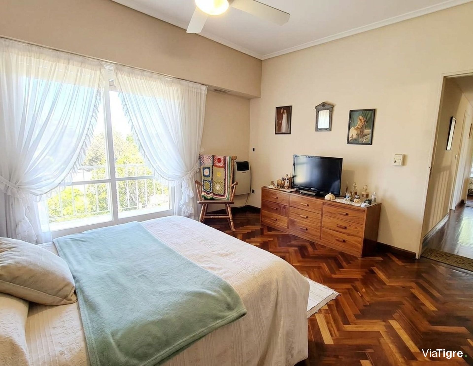 Venta Casa En 3 Plantas Con Jardin Pileta Martinez